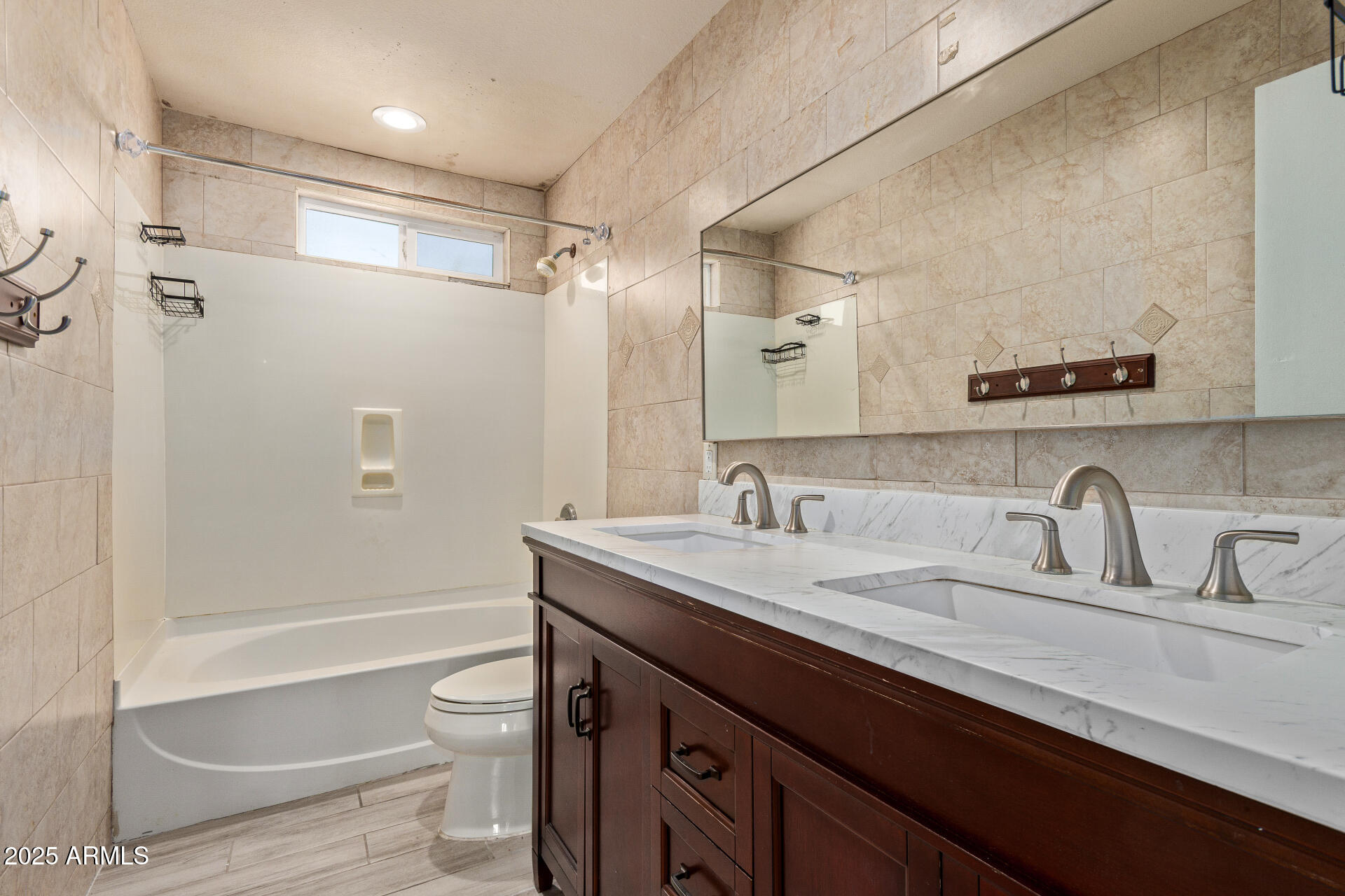 8051 W MARIPOSA Drive