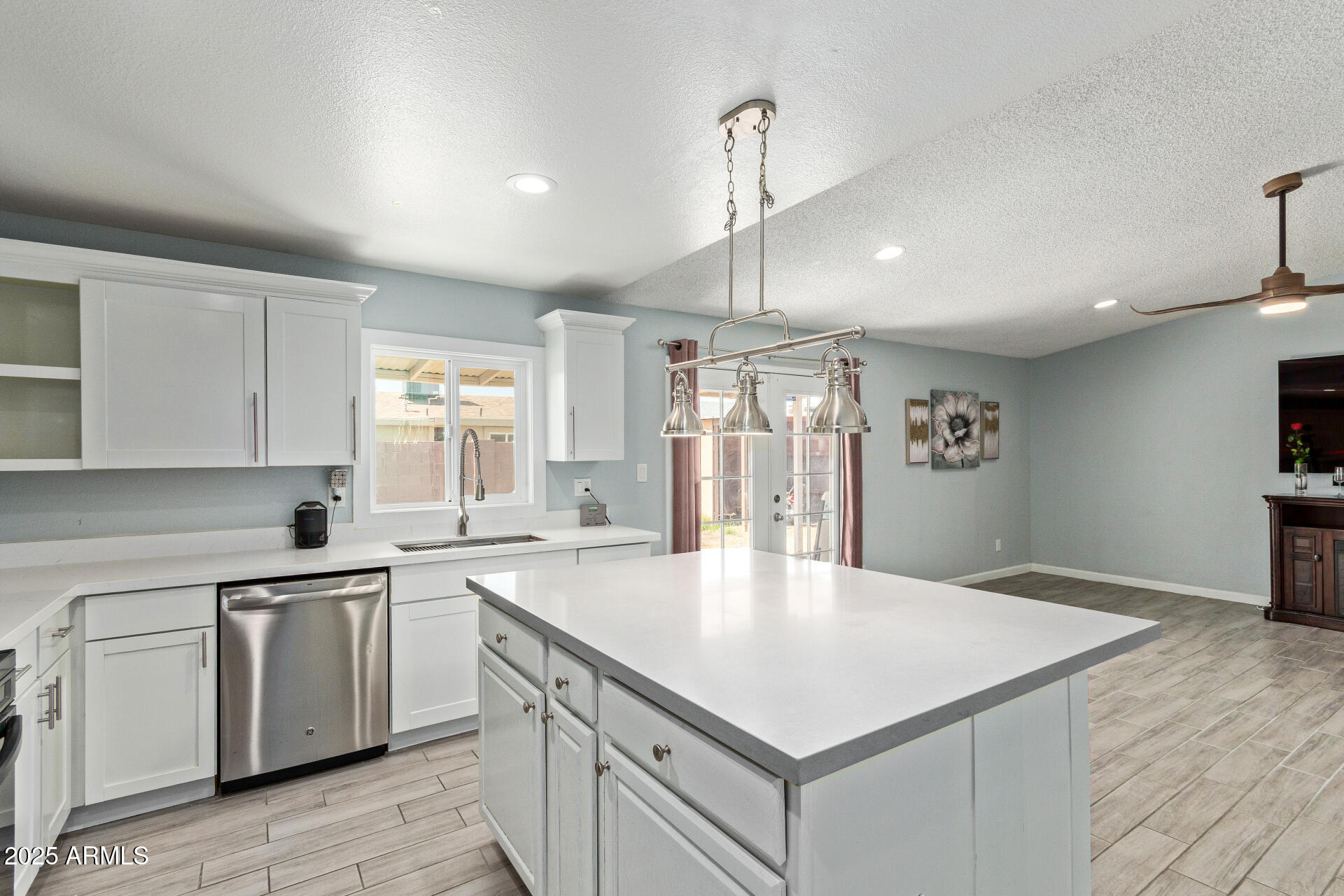 8051 W MARIPOSA Drive