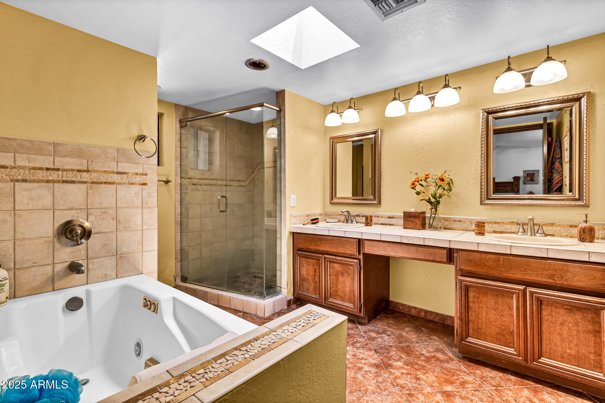 3027 N NEBRASKA Street