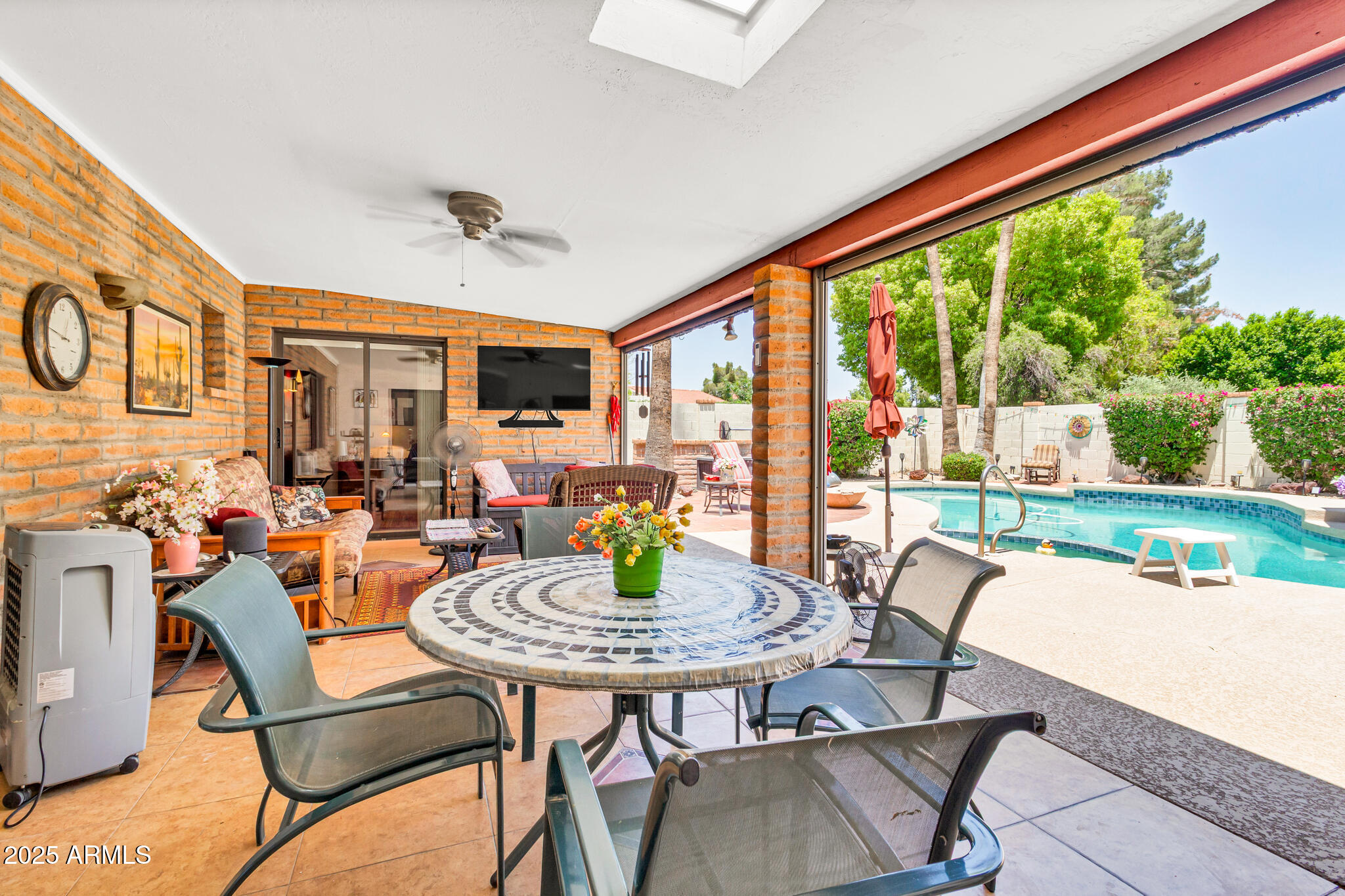 3027 N NEBRASKA Street