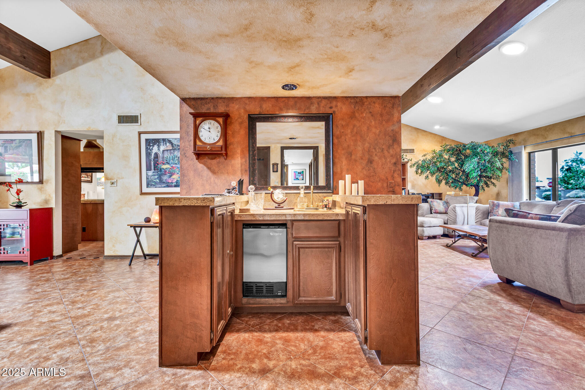 3027 N NEBRASKA Street