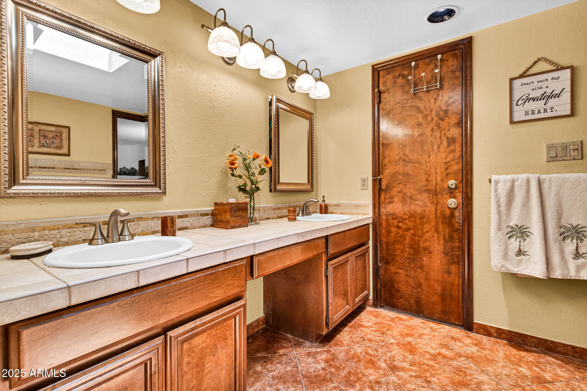 3027 N NEBRASKA Street