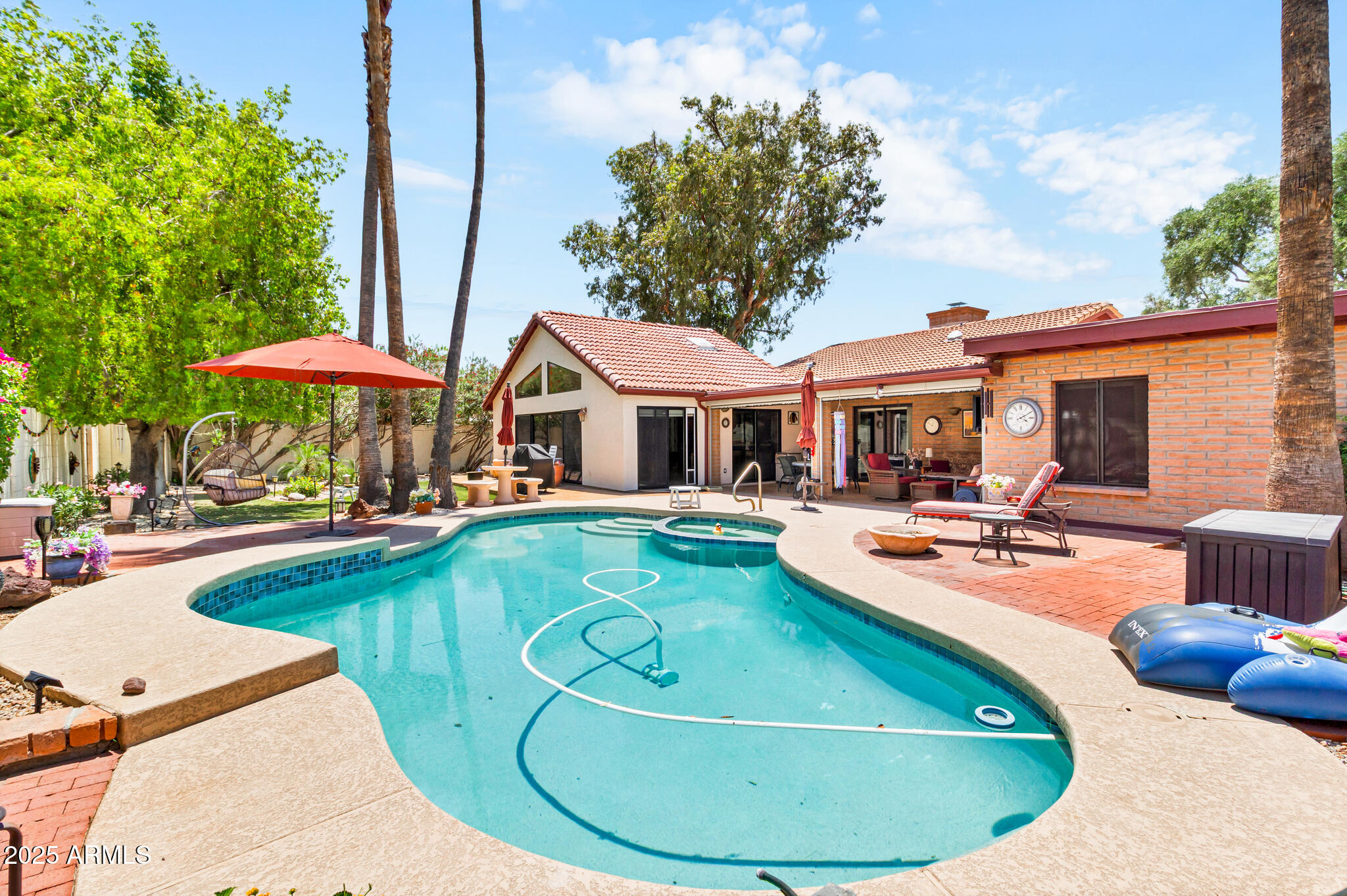 3027 N NEBRASKA Street