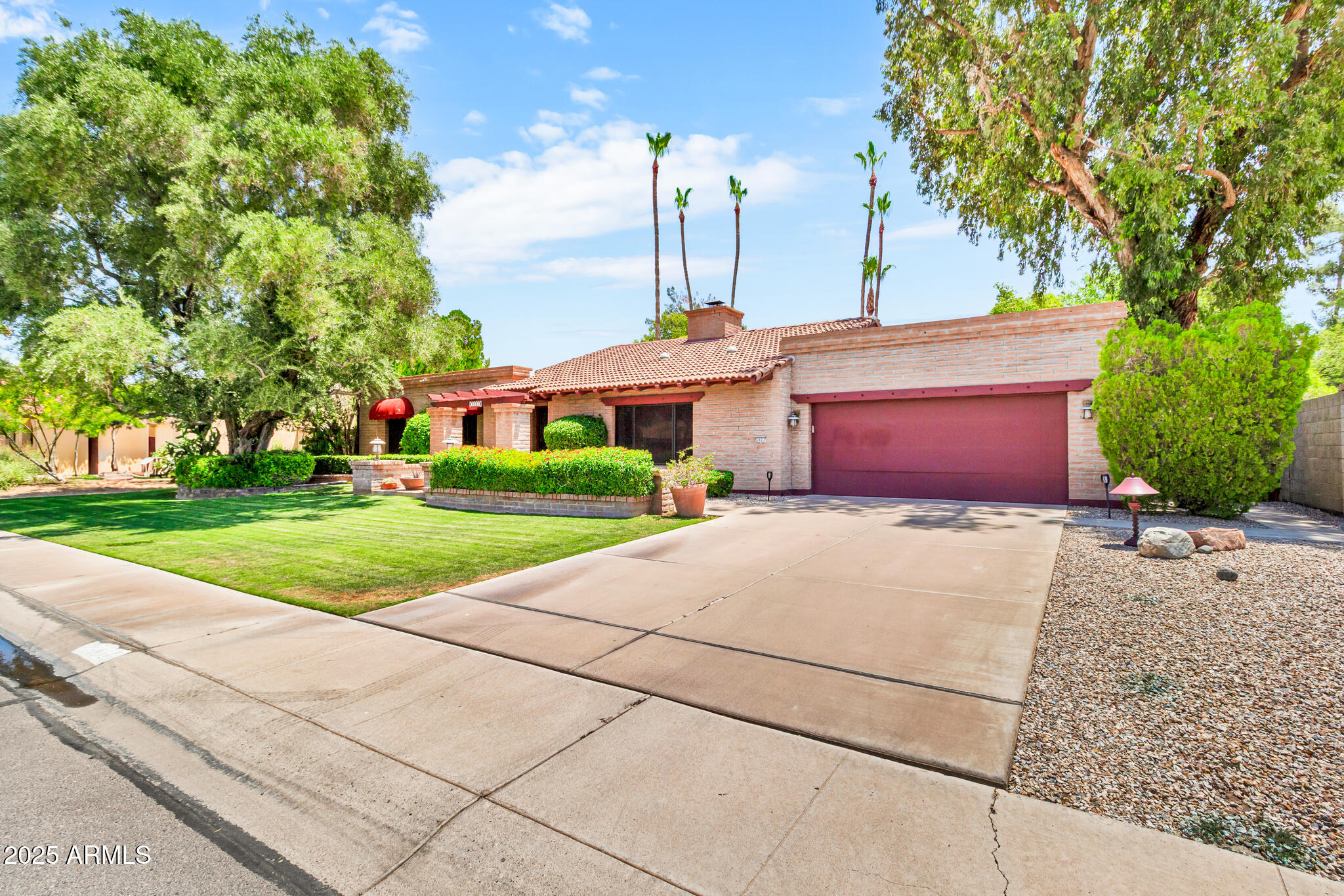 3027 N NEBRASKA Street