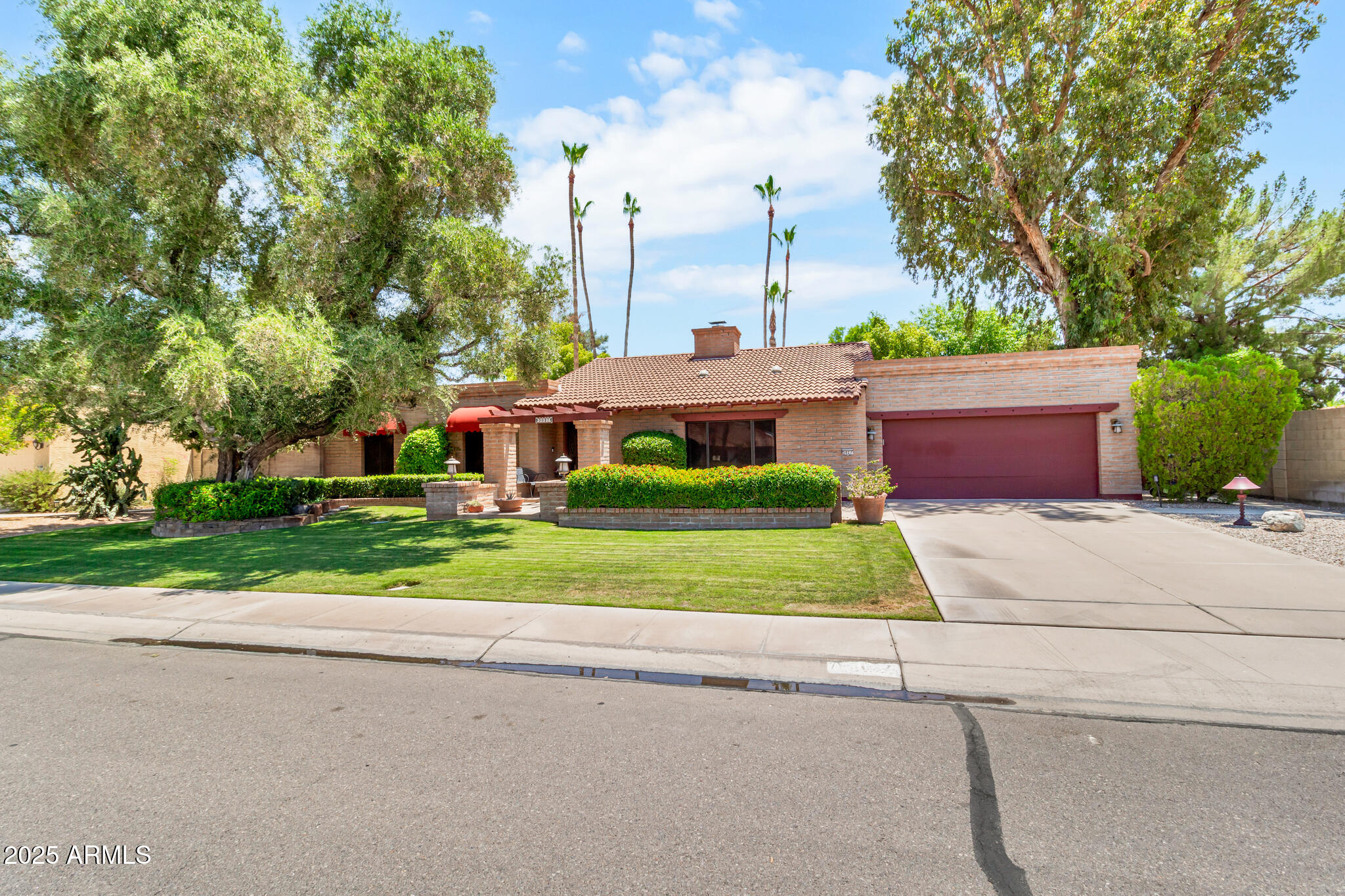 3027 N NEBRASKA Street