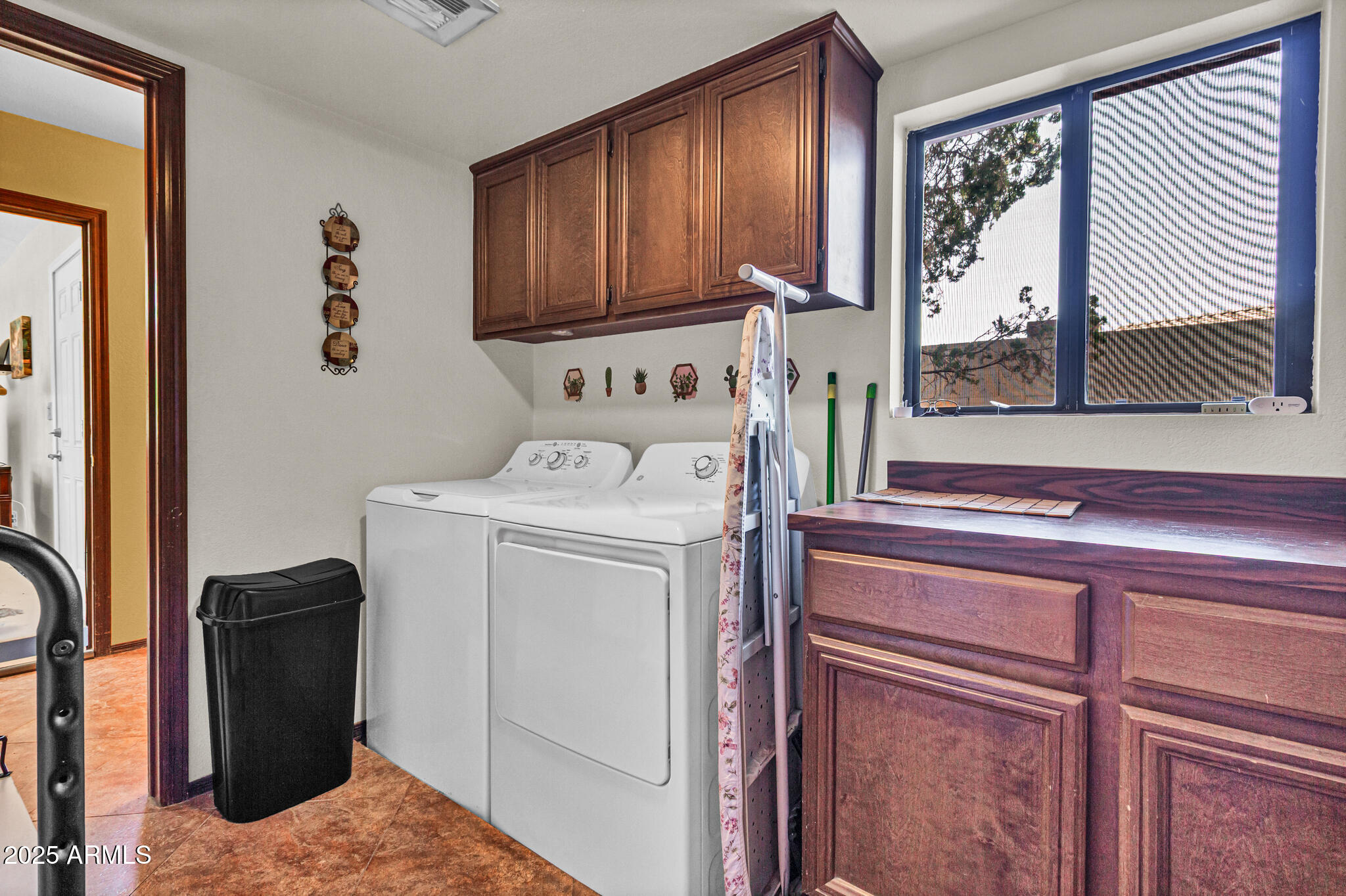 3027 N NEBRASKA Street