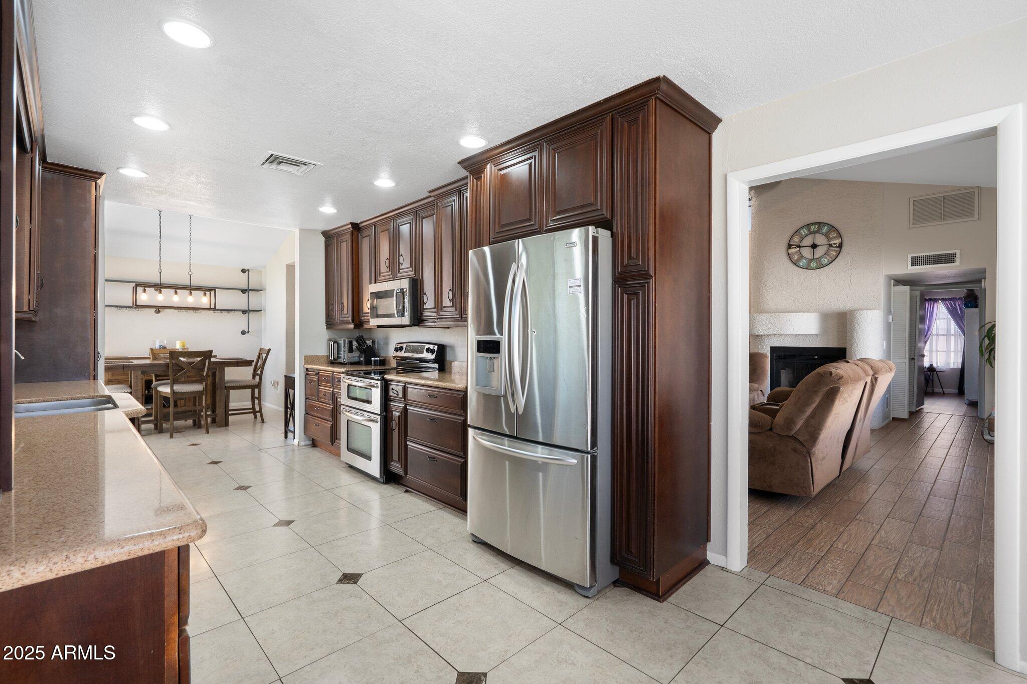7503 W JULIE Drive