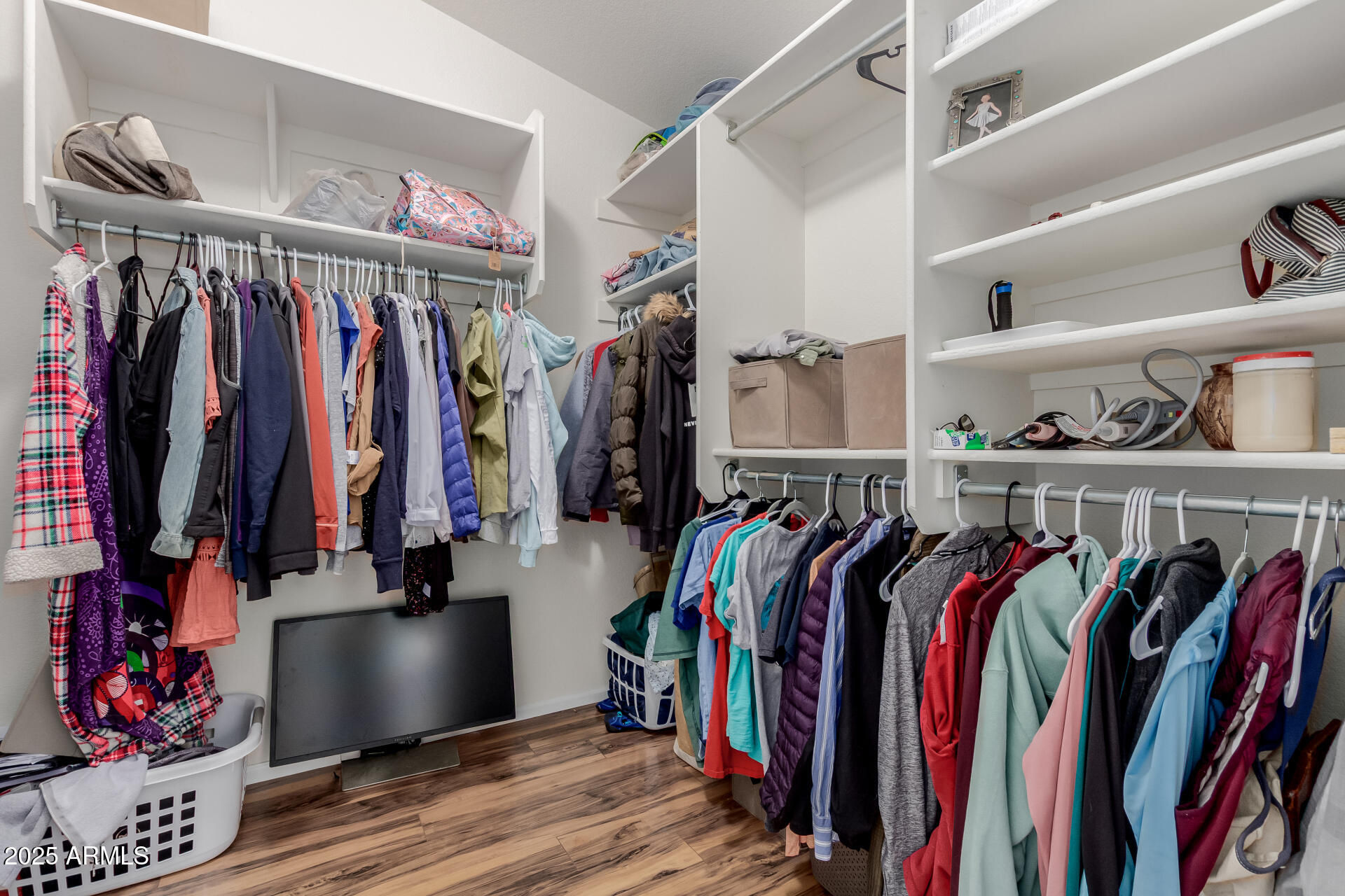 3961 E THORNTON Avenue