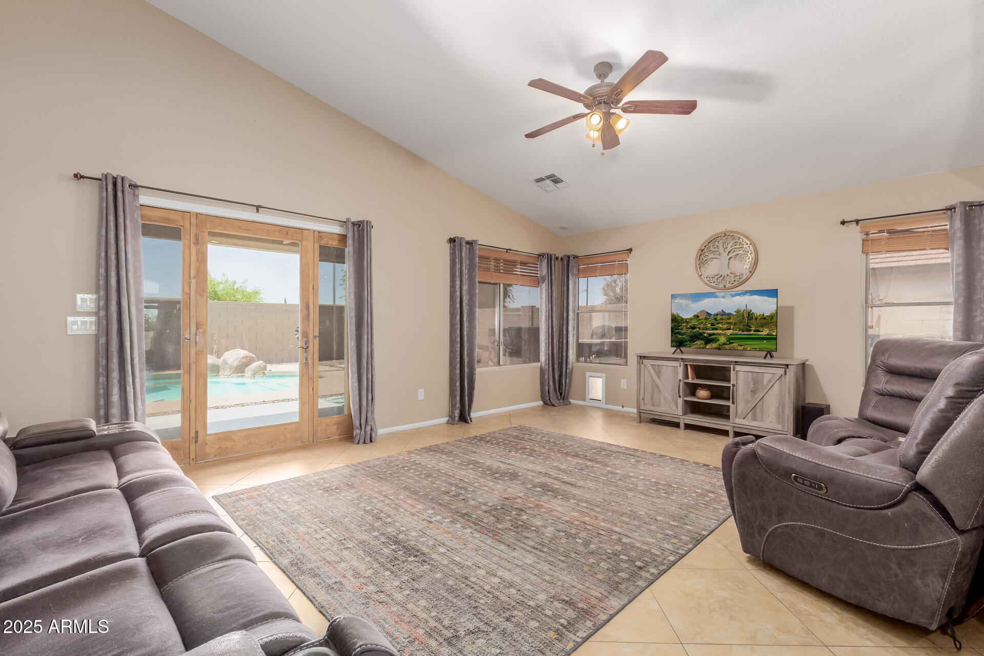 3961 E THORNTON Avenue