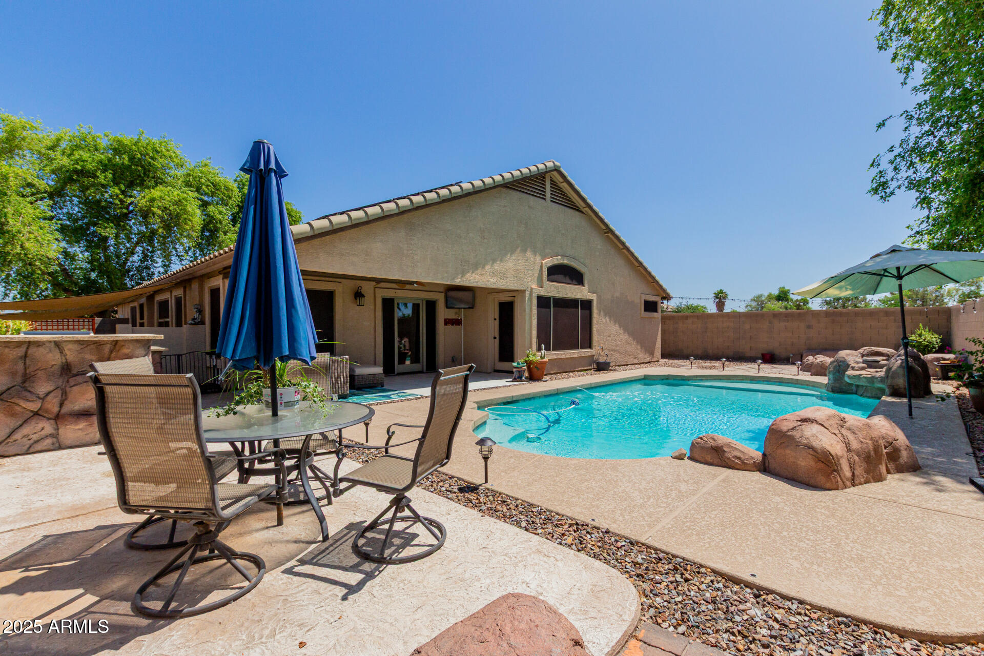 3961 E THORNTON Avenue