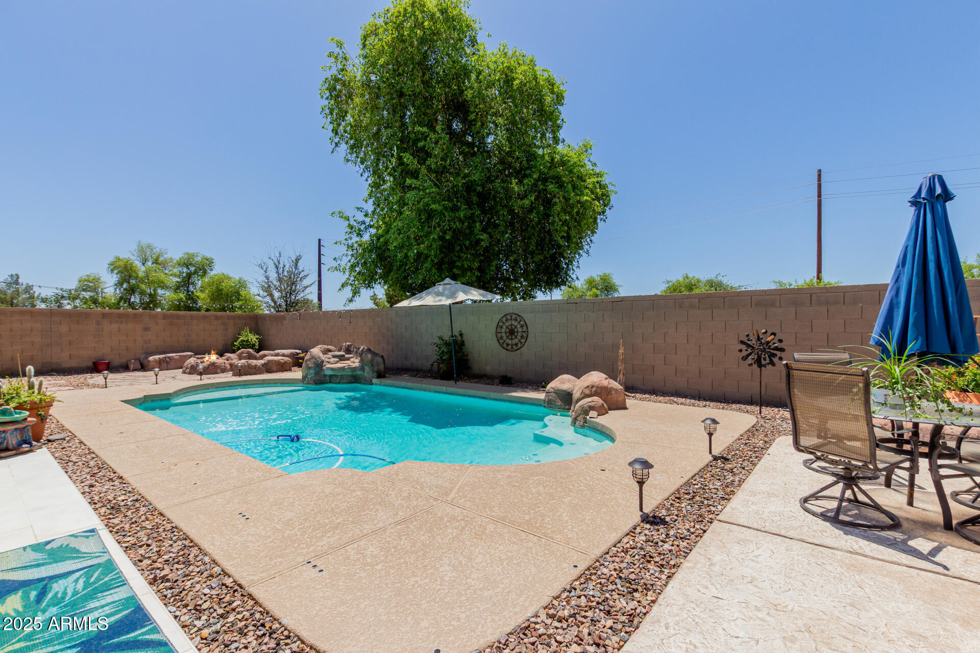 3961 E THORNTON Avenue