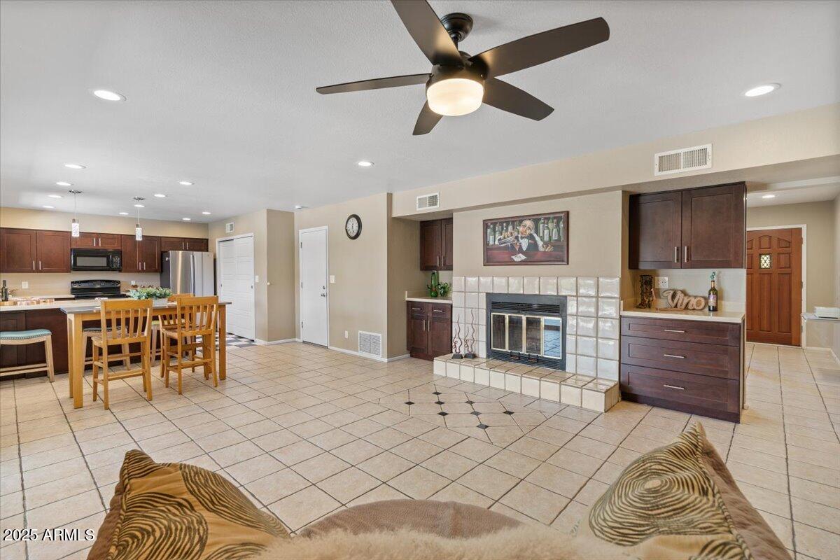 1235 W 12TH Place