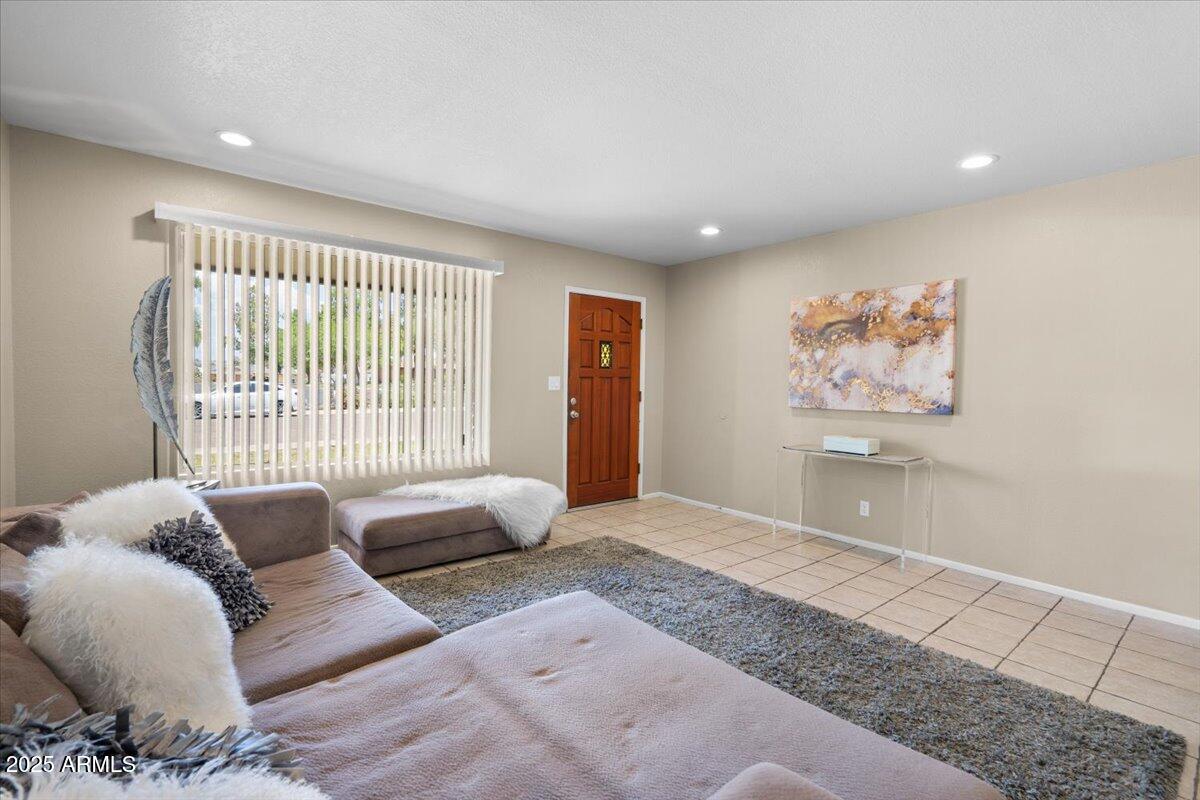 1235 W 12TH Place