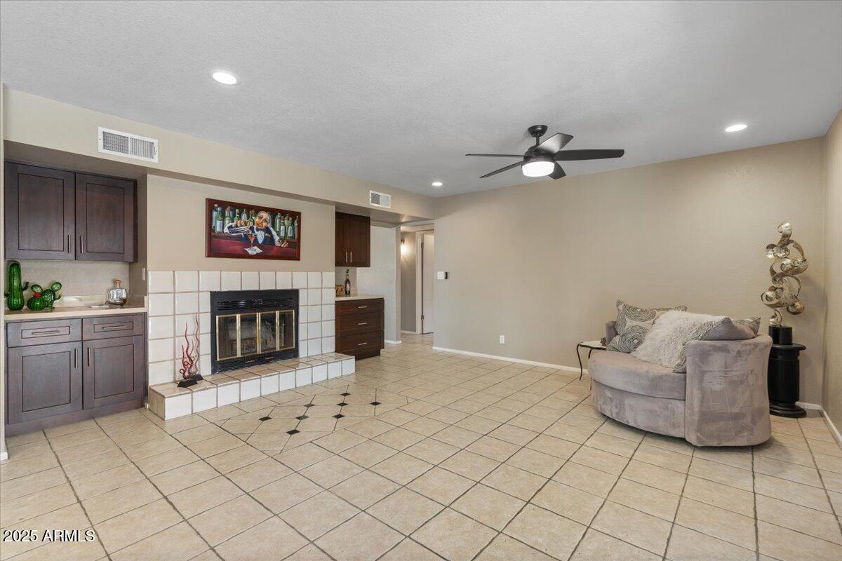 1235 W 12TH Place