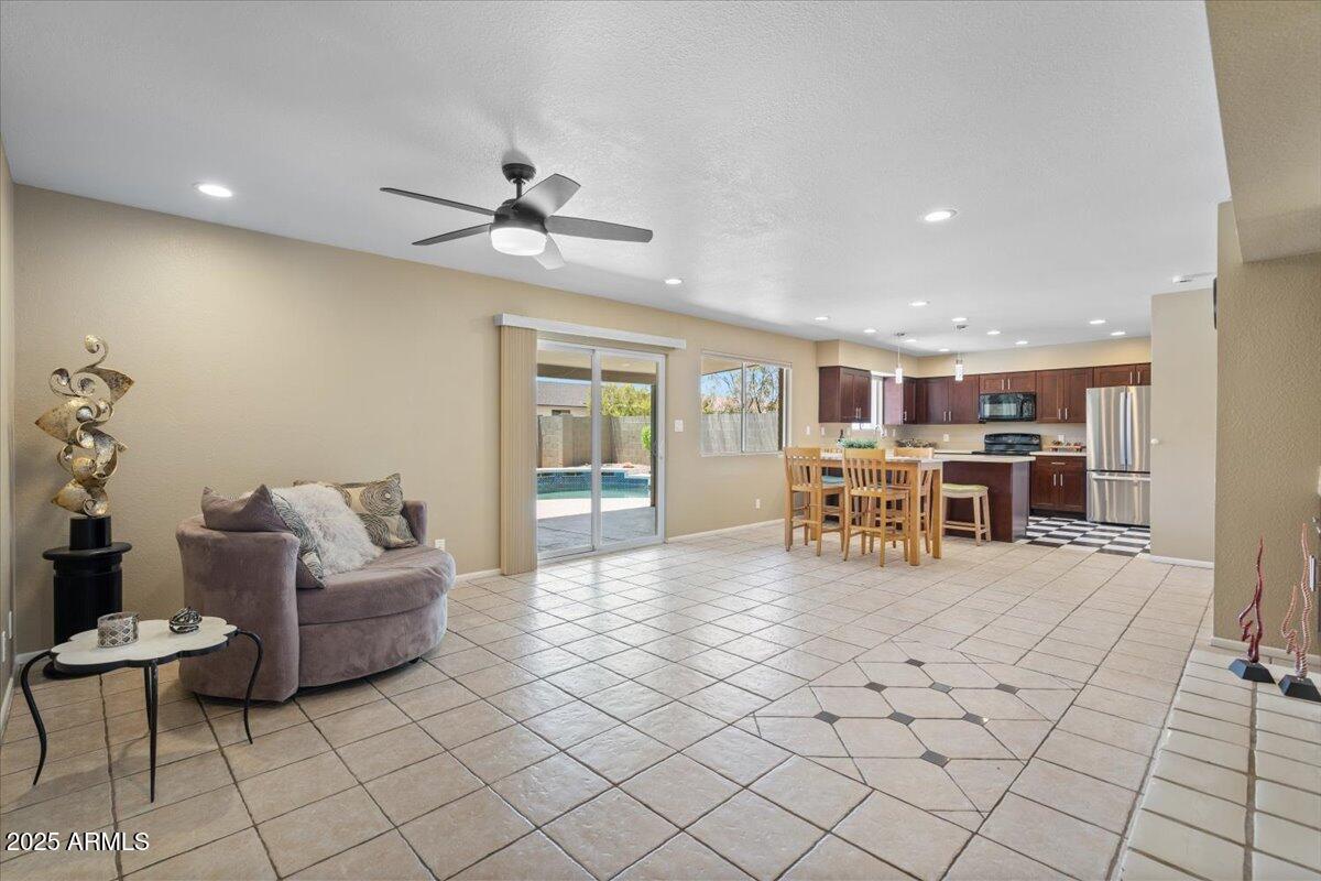 1235 W 12TH Place