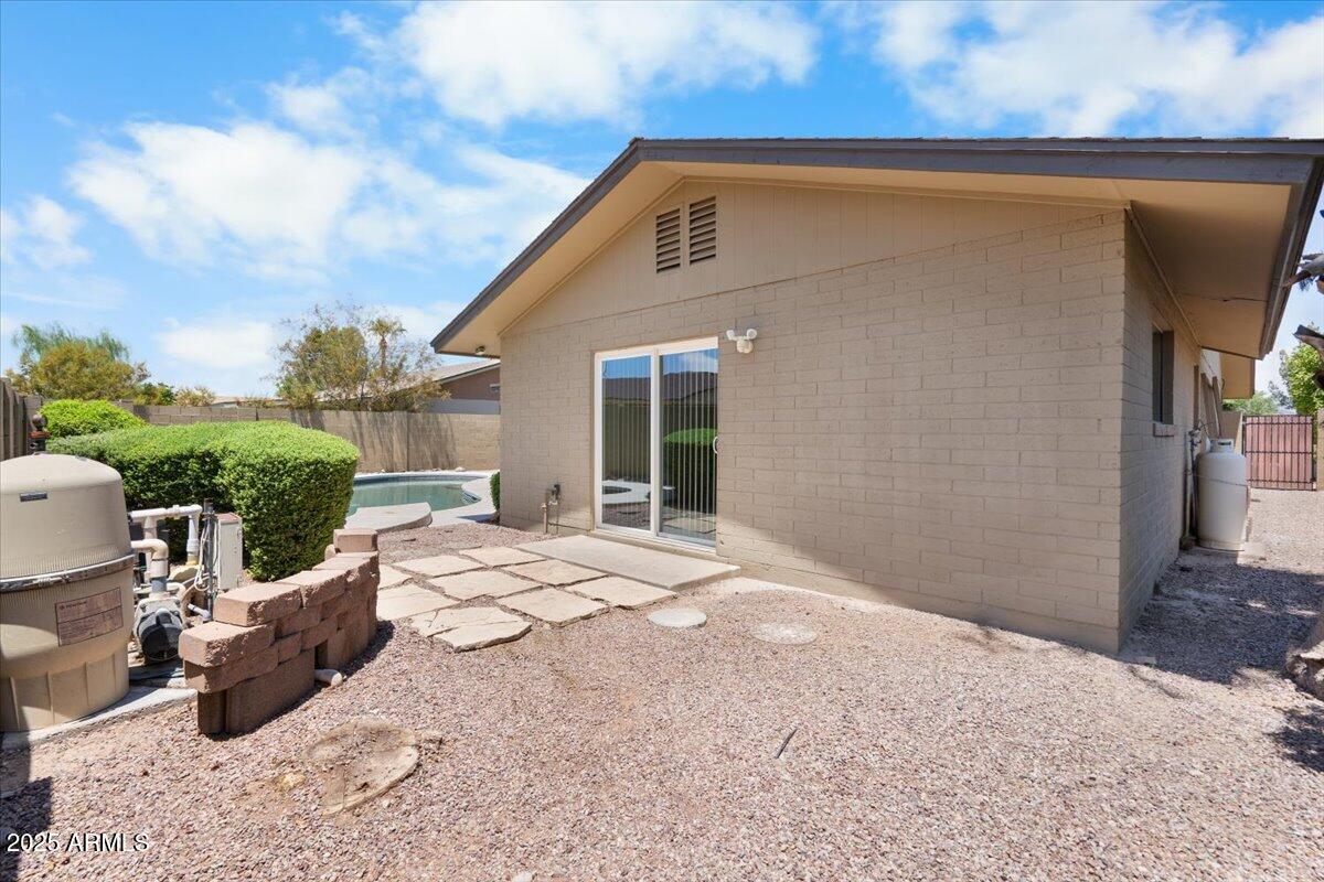 1235 W 12TH Place