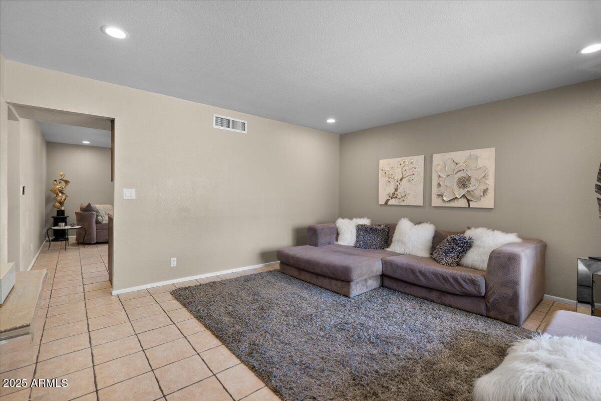 1235 W 12TH Place