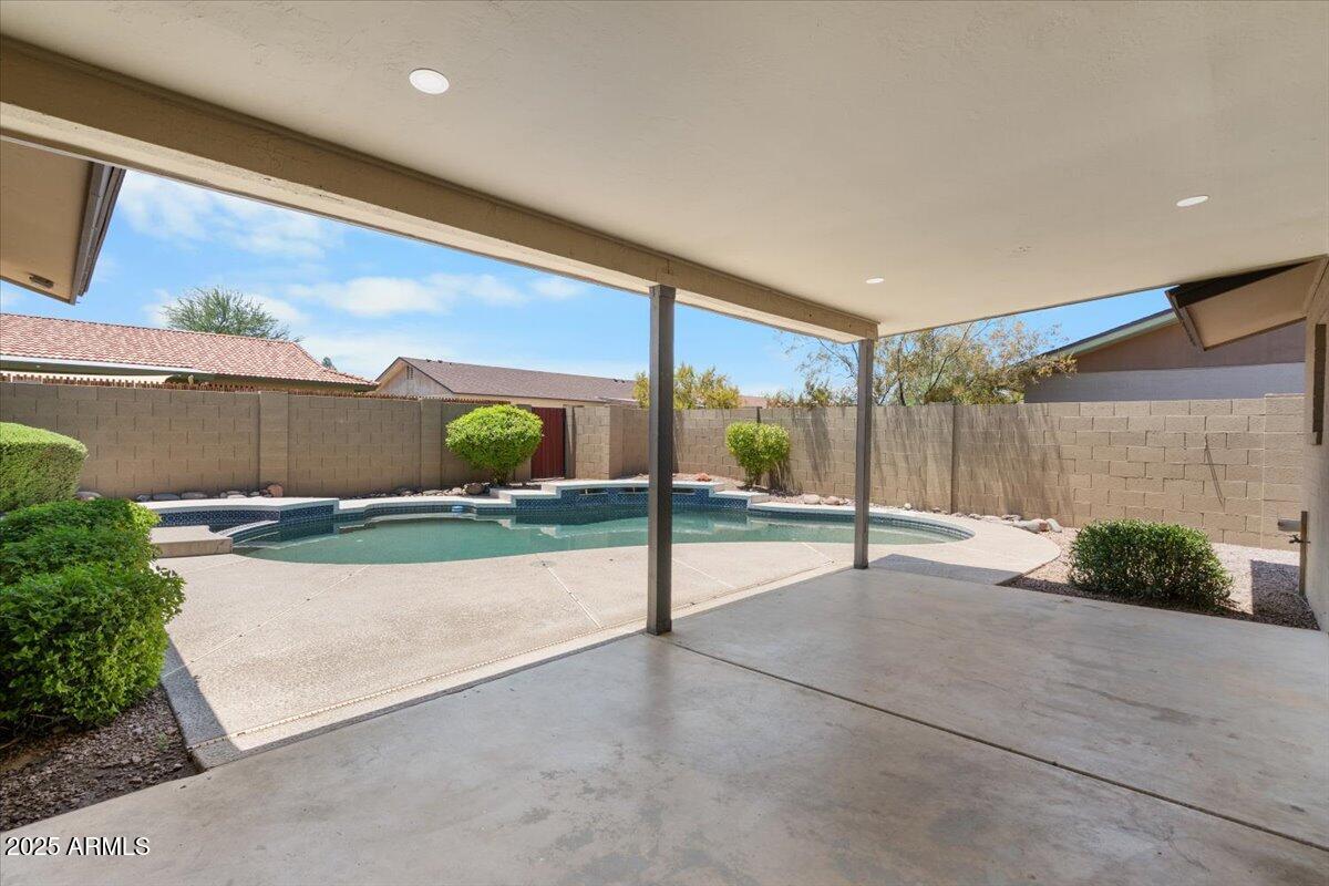 1235 W 12TH Place