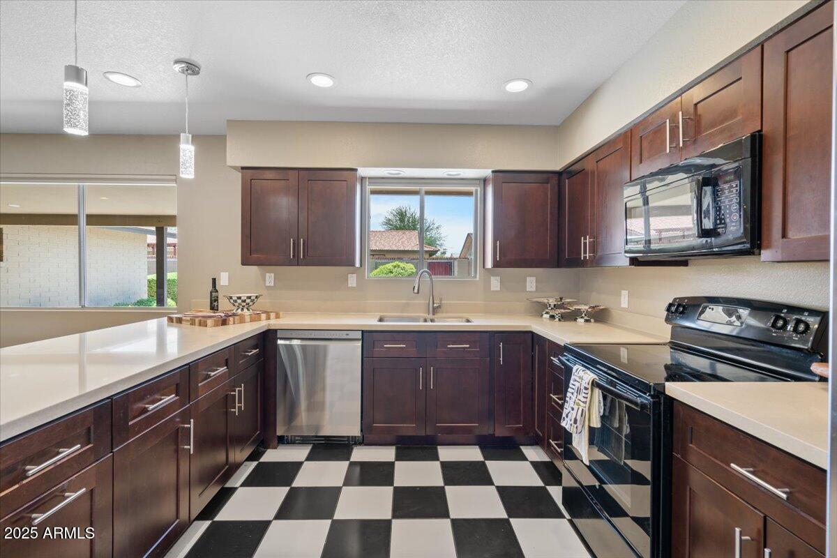 1235 W 12TH Place