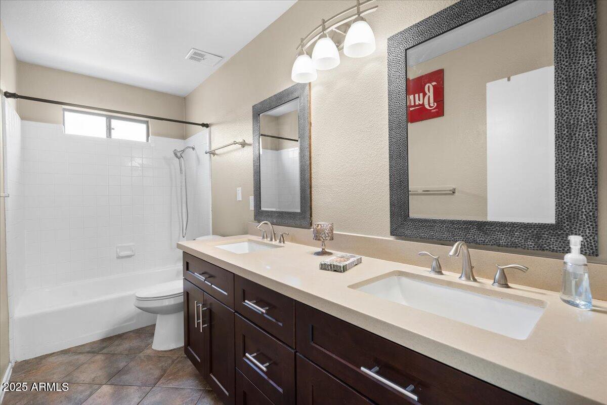1235 W 12TH Place