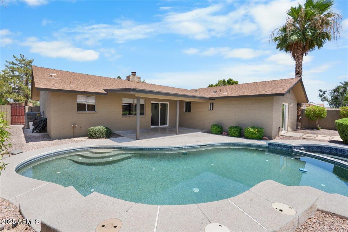 1235 W 12TH Place