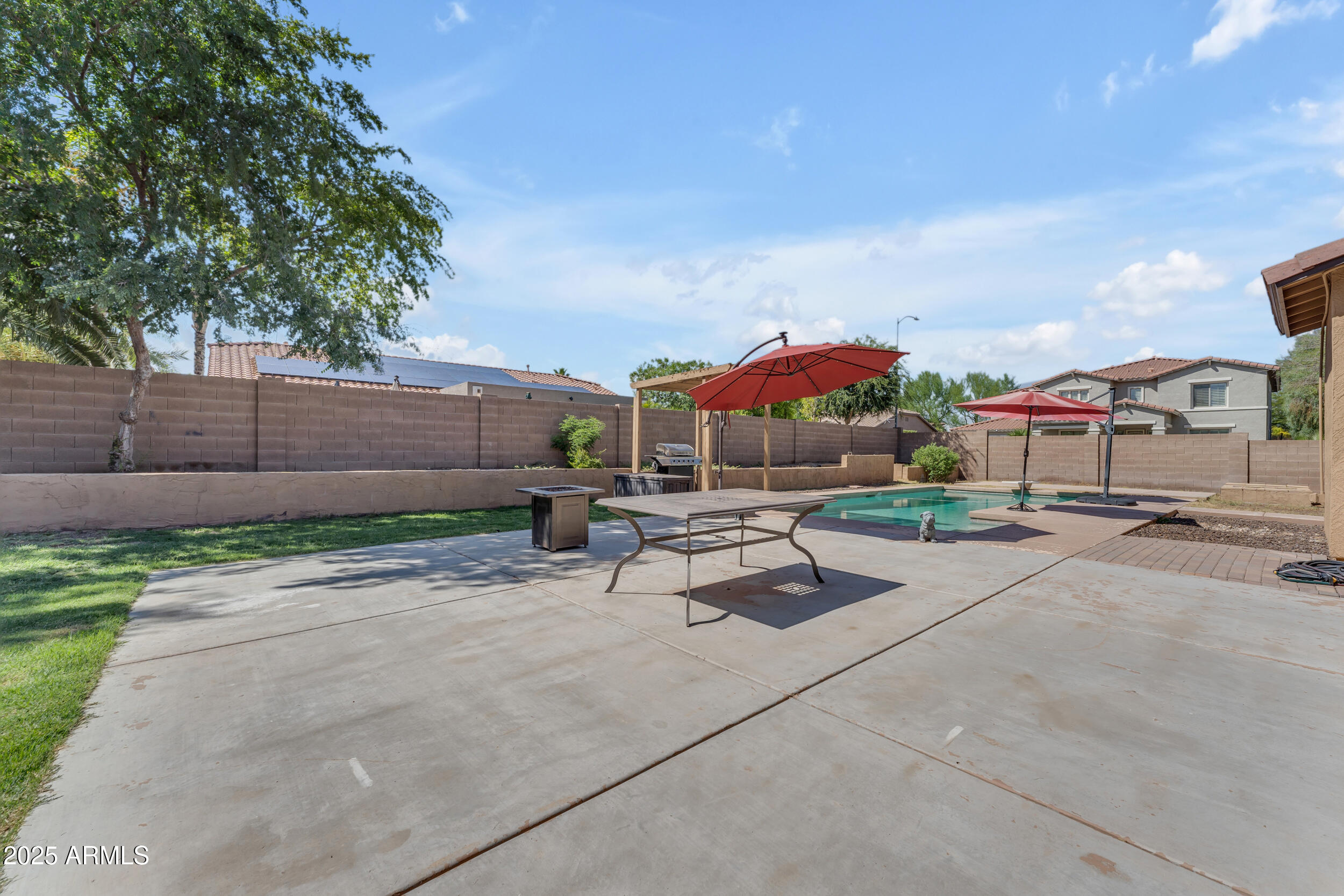 18206 W LISBON Lane