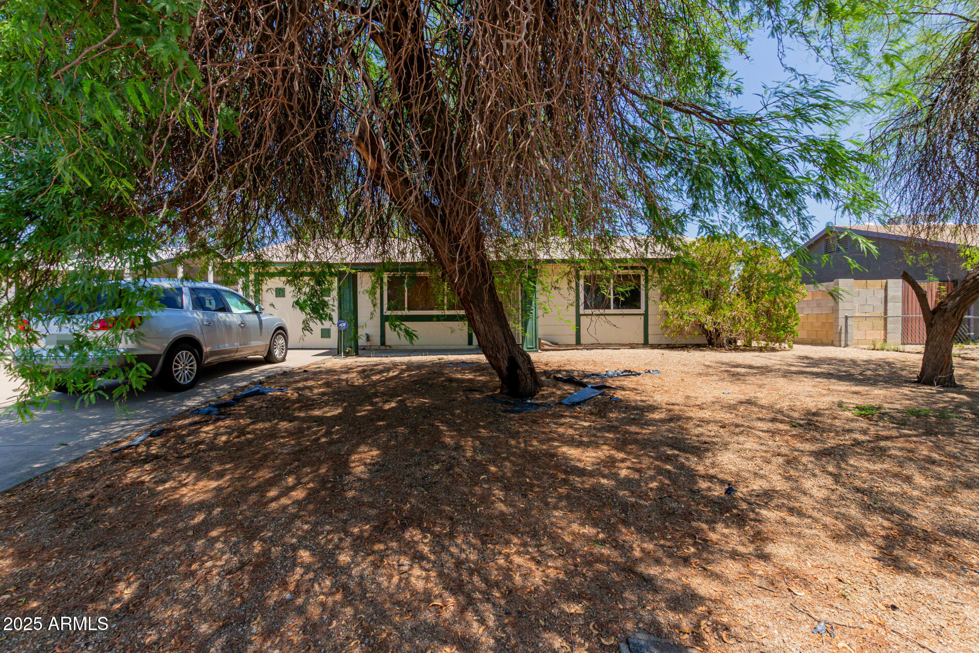 3226 W GROVERS Avenue