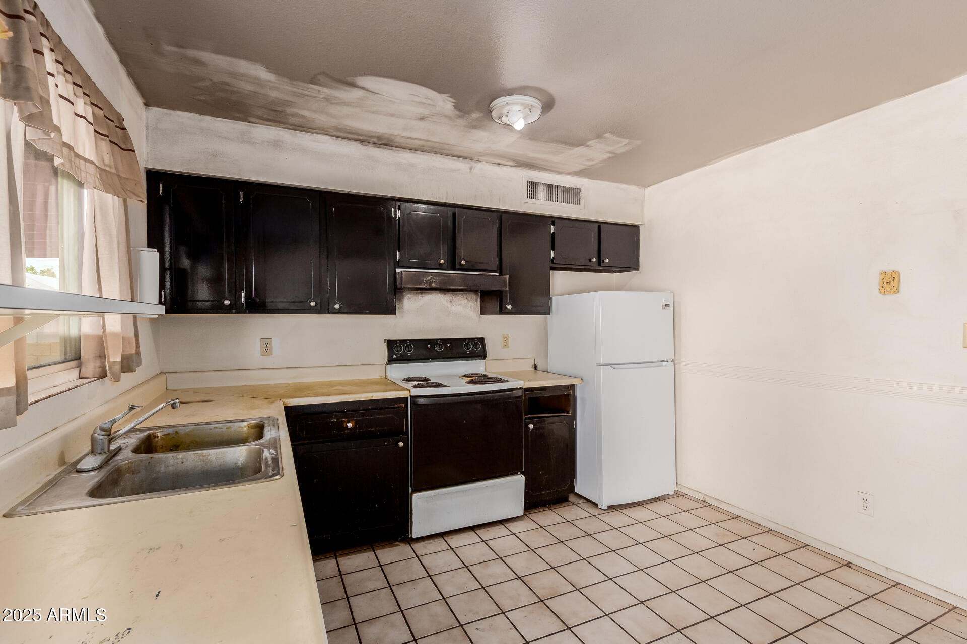 3226 W GROVERS Avenue