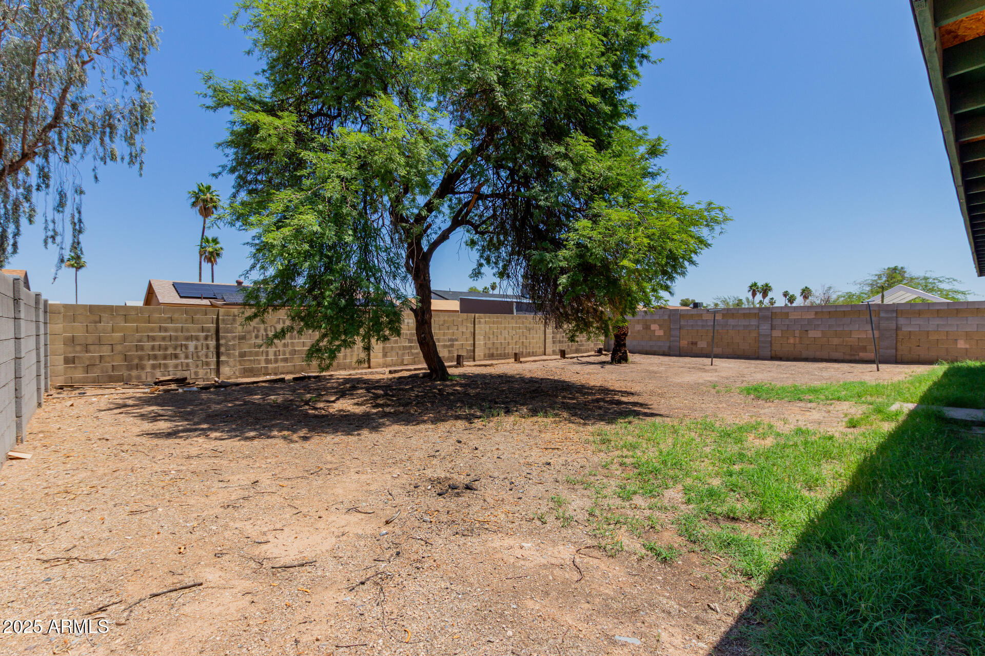 3226 W GROVERS Avenue