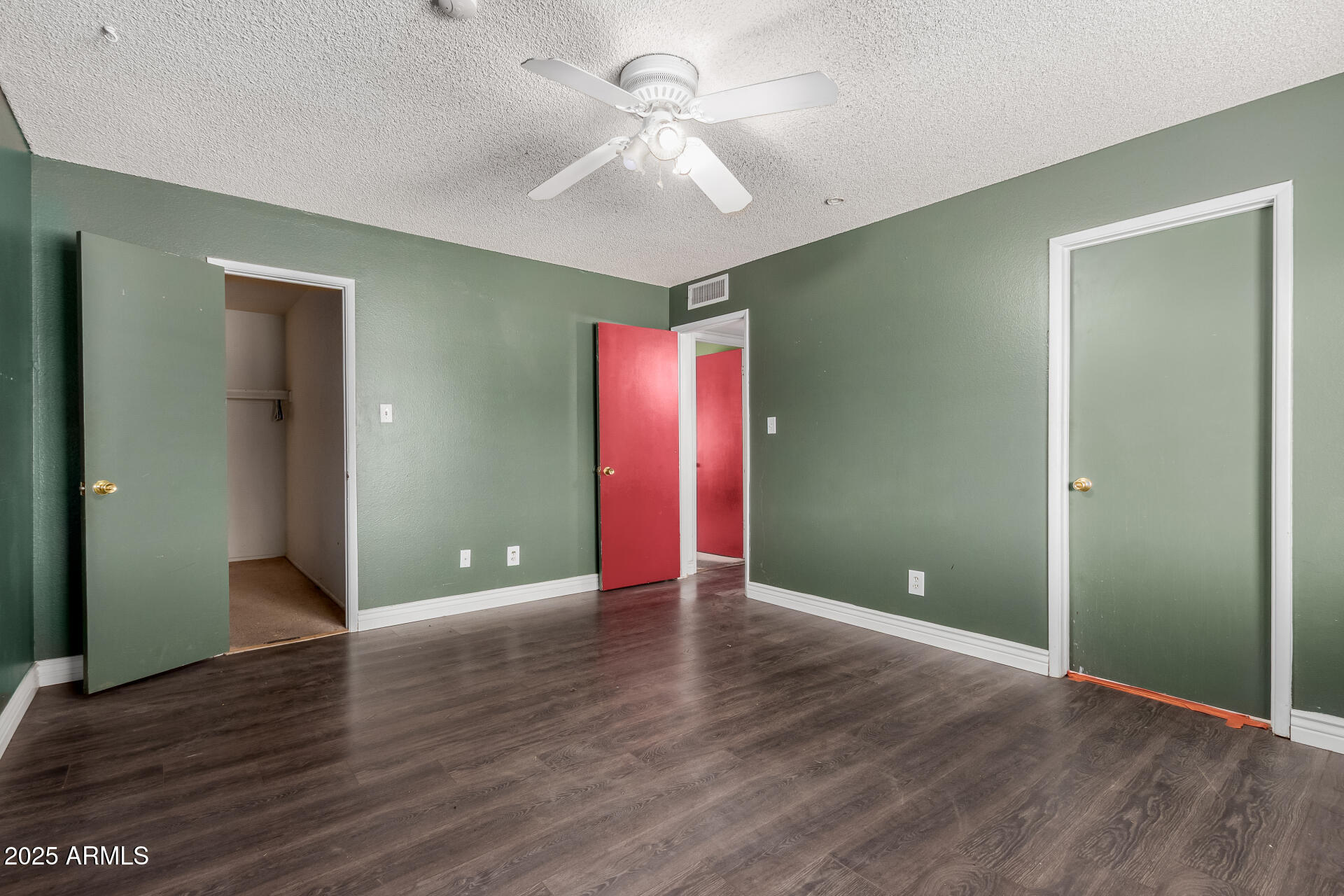 3226 W GROVERS Avenue