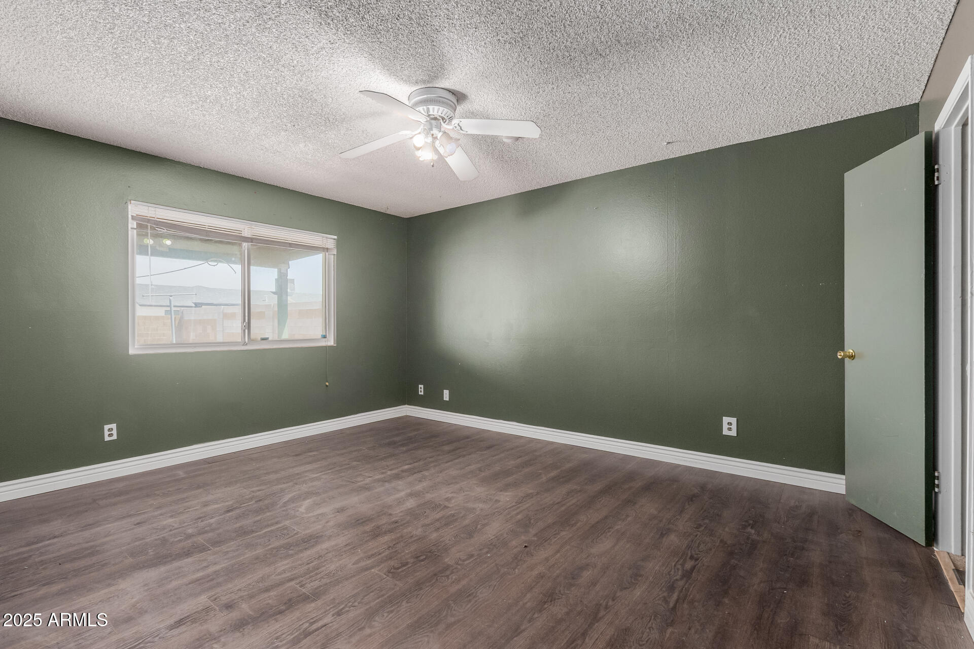 3226 W GROVERS Avenue