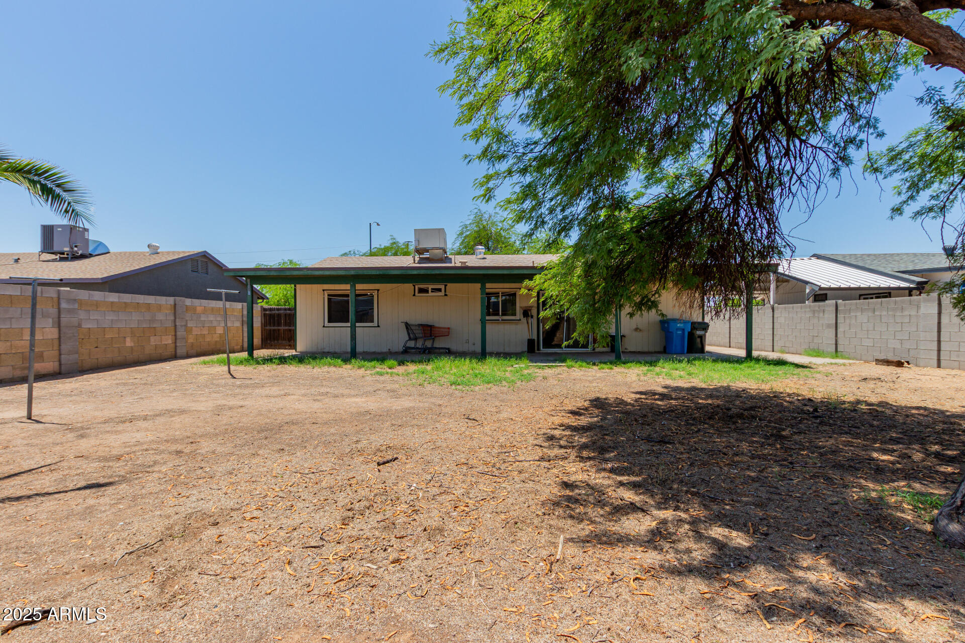 3226 W GROVERS Avenue