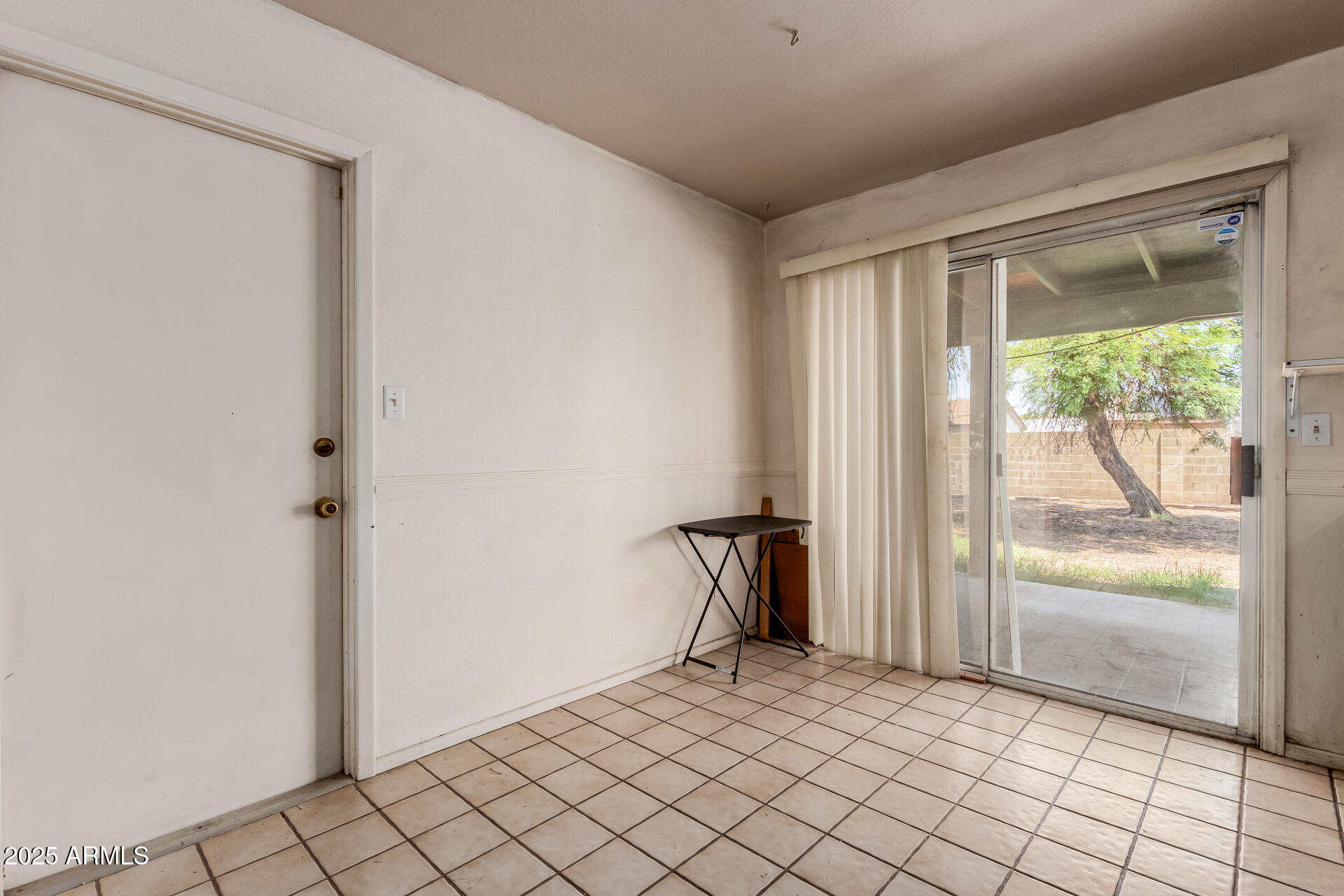 3226 W GROVERS Avenue