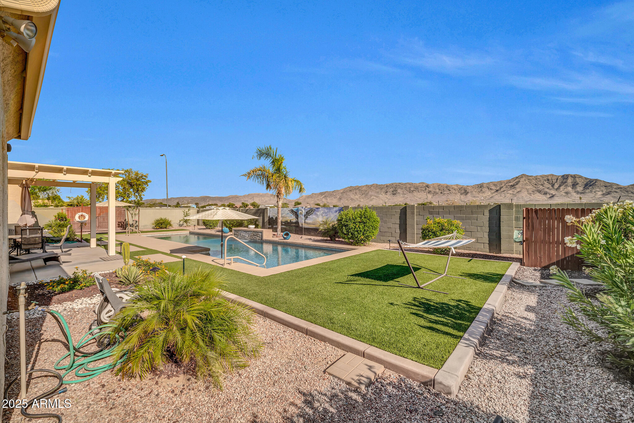 3125 W DESERT Lane