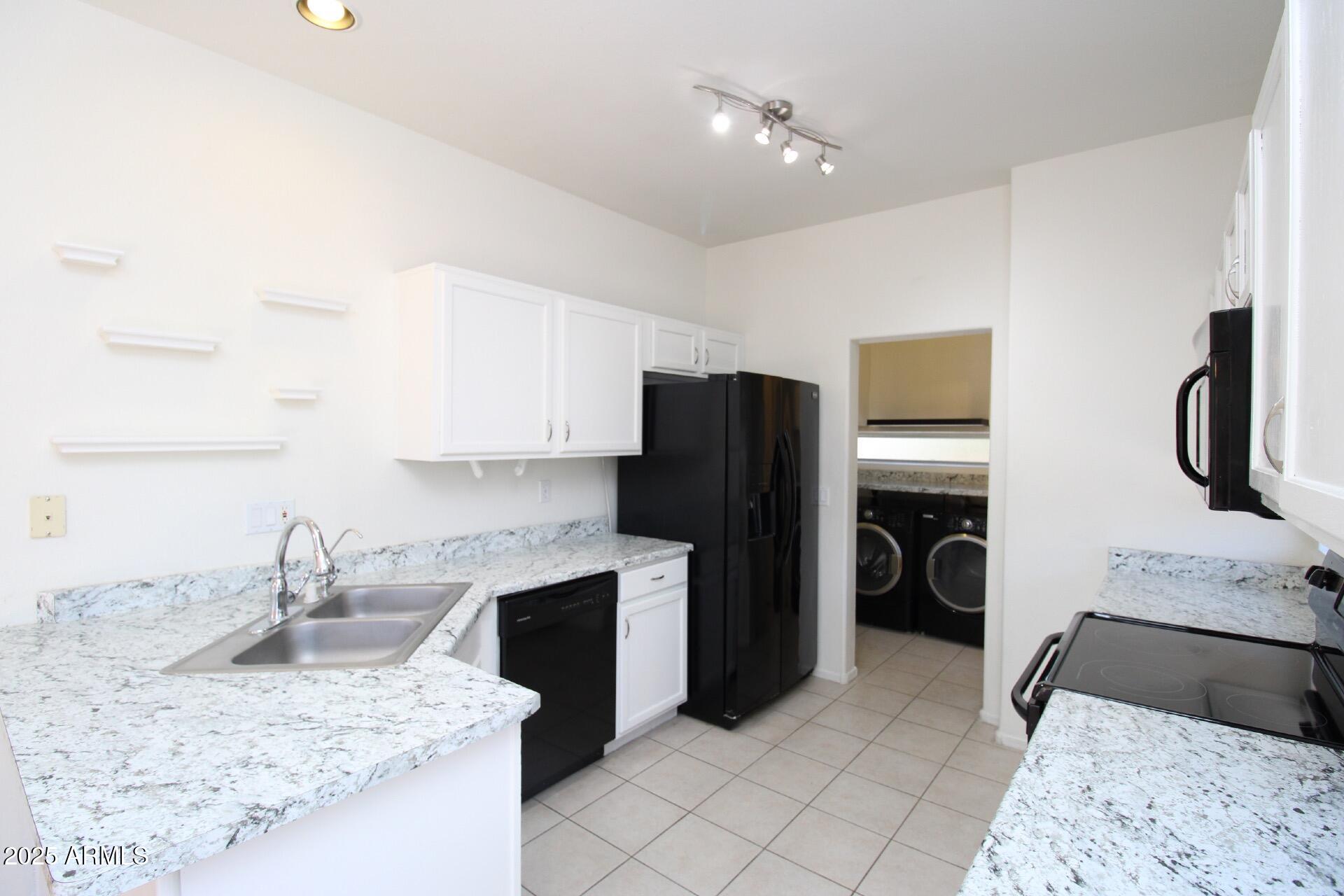 17606 N 17TH Place, 1096