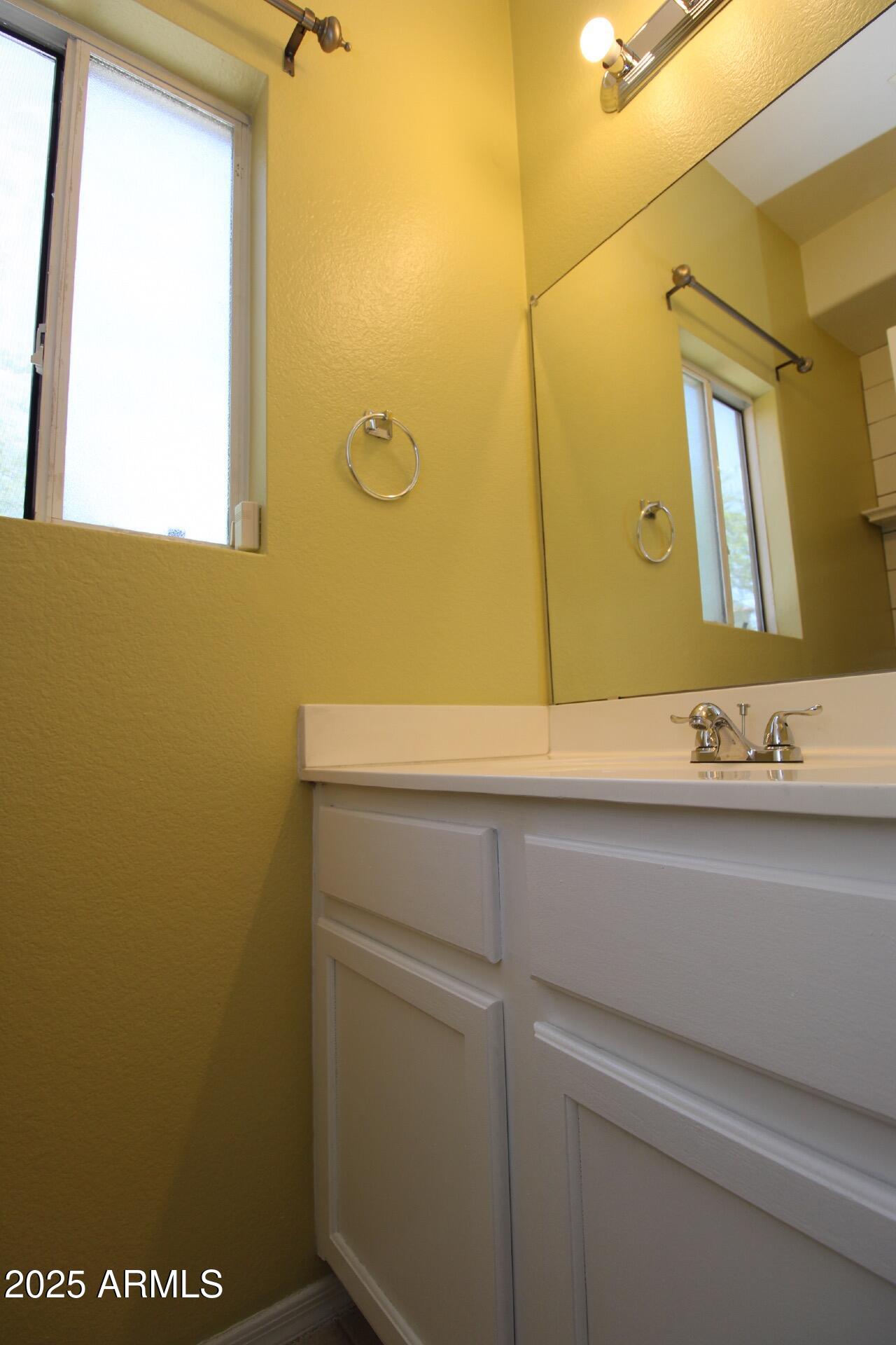 17606 N 17TH Place, 1096