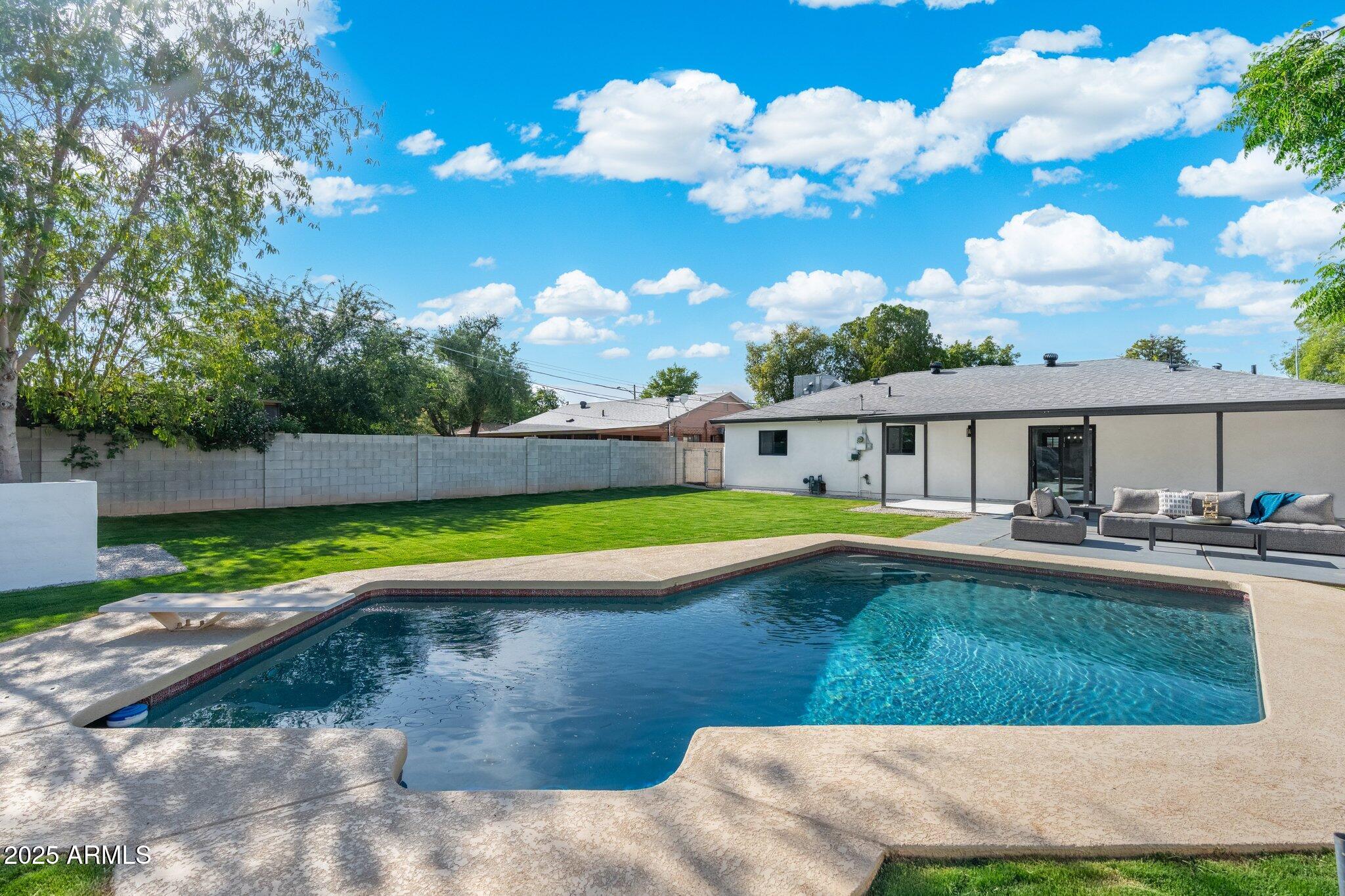 1535 W BERRIDGE Lane