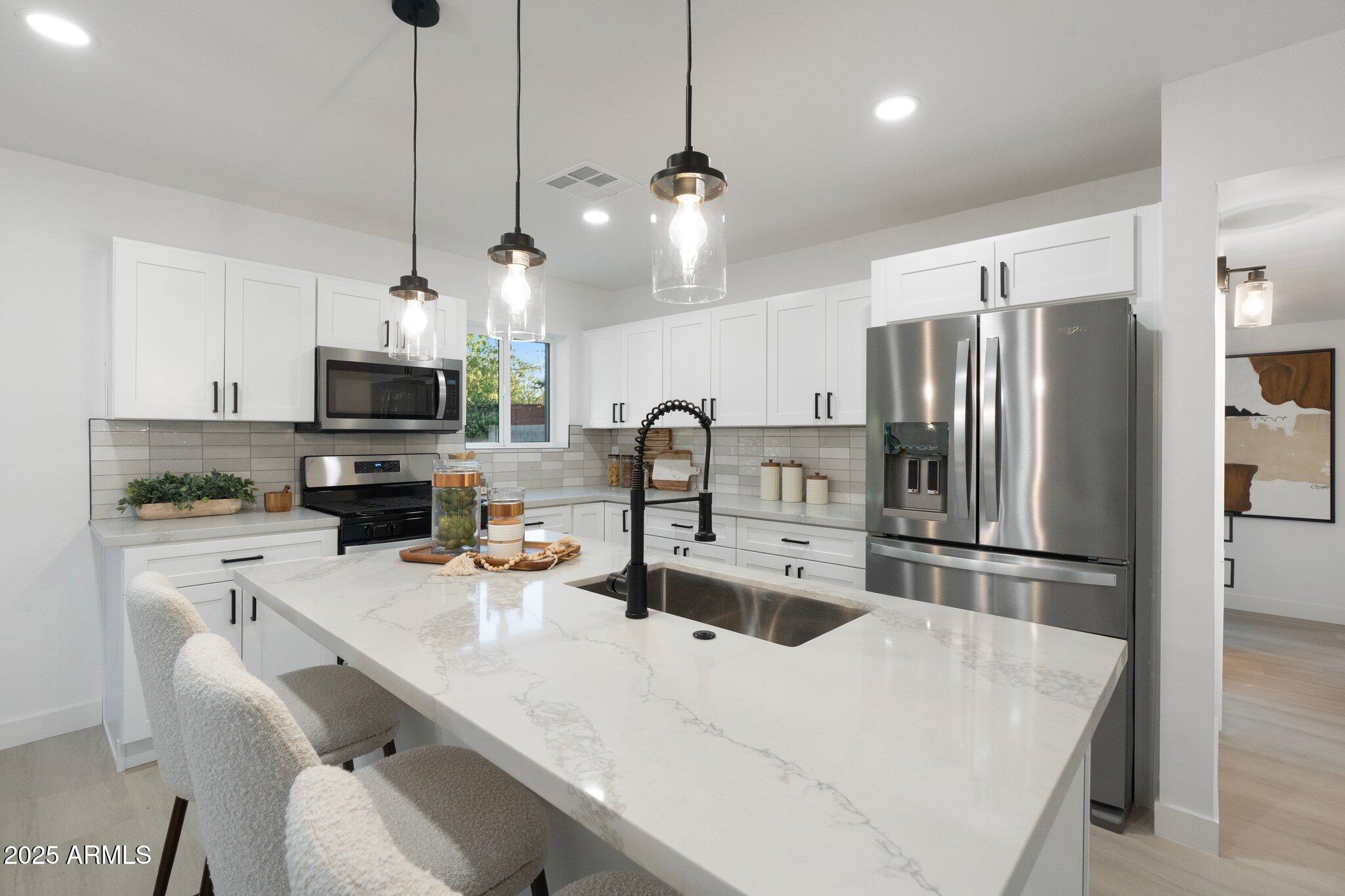 1535 W BERRIDGE Lane