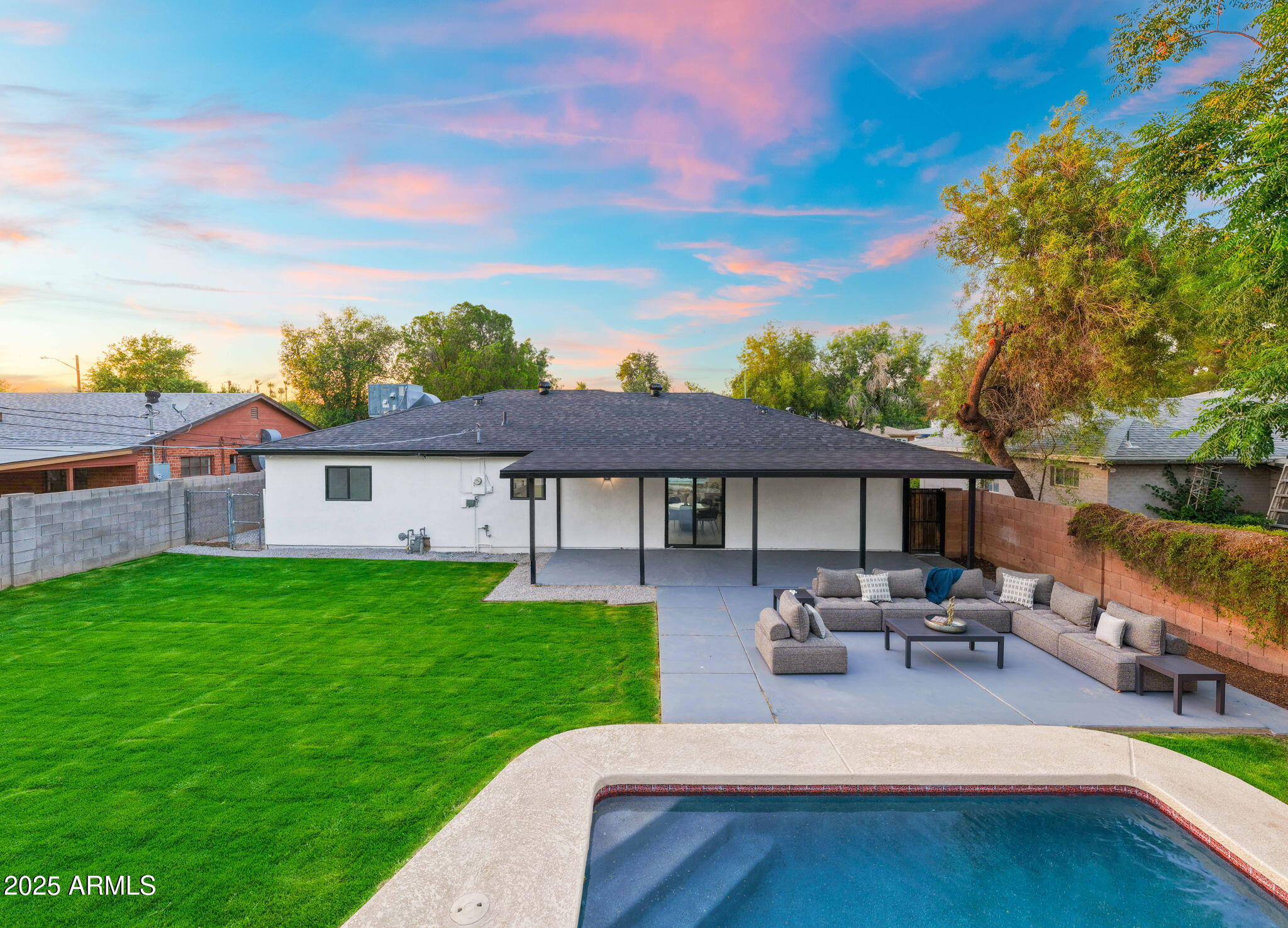 1535 W BERRIDGE Lane