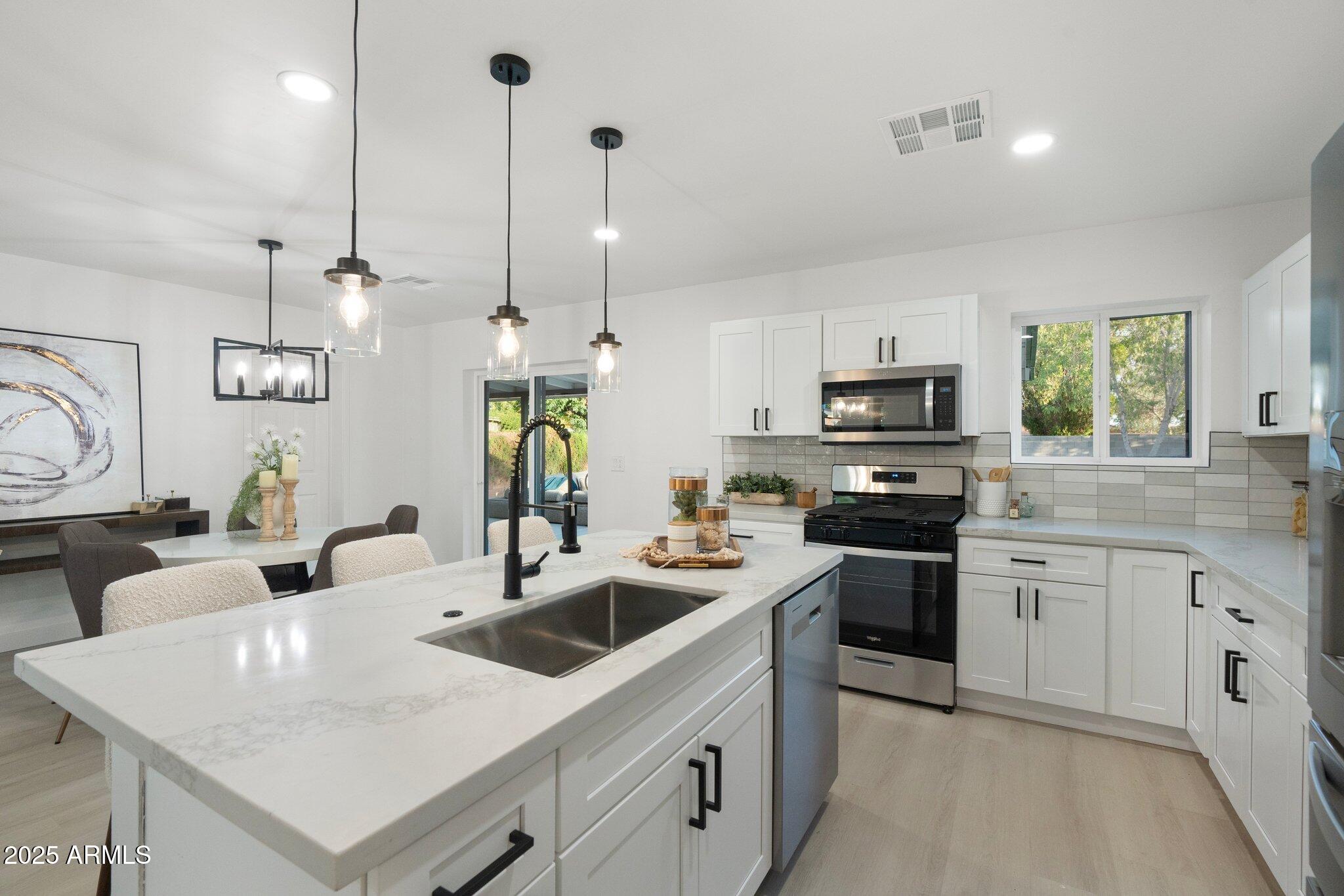 1535 W BERRIDGE Lane