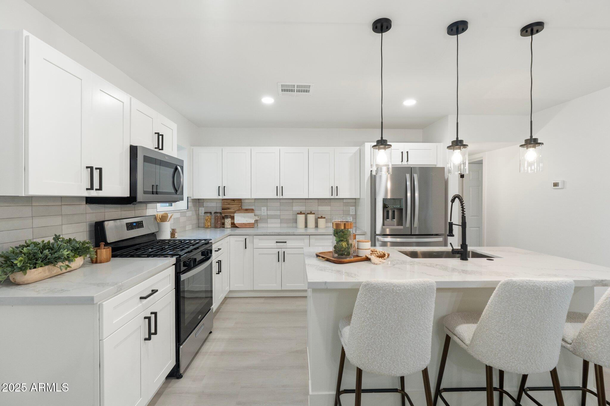 1535 W BERRIDGE Lane