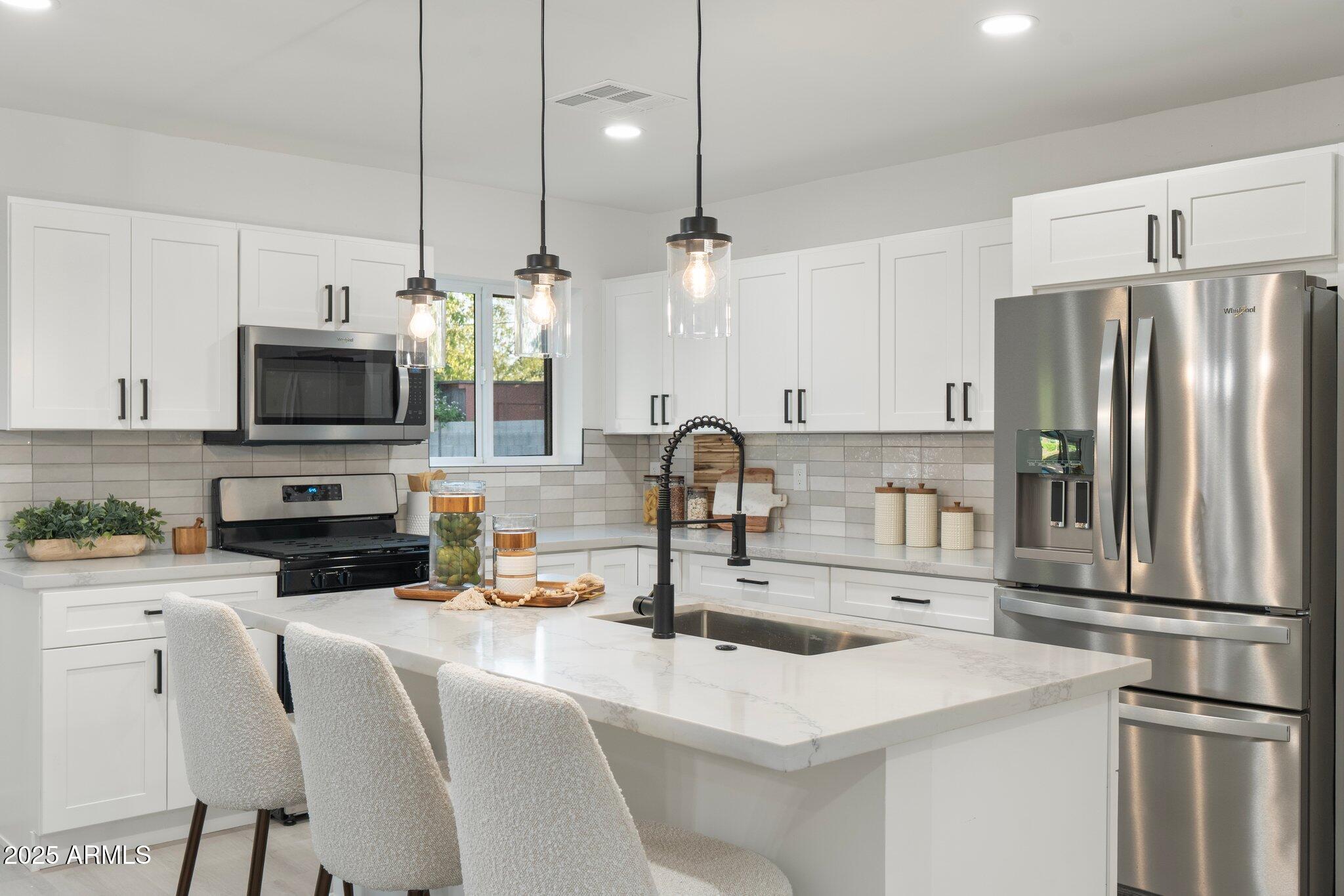 1535 W BERRIDGE Lane