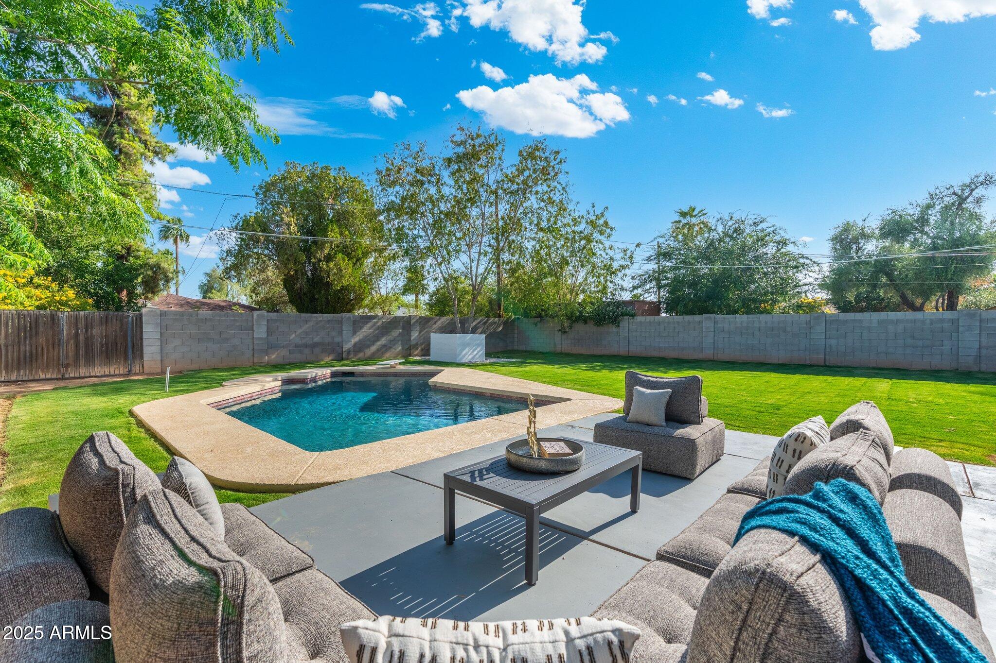 1535 W BERRIDGE Lane