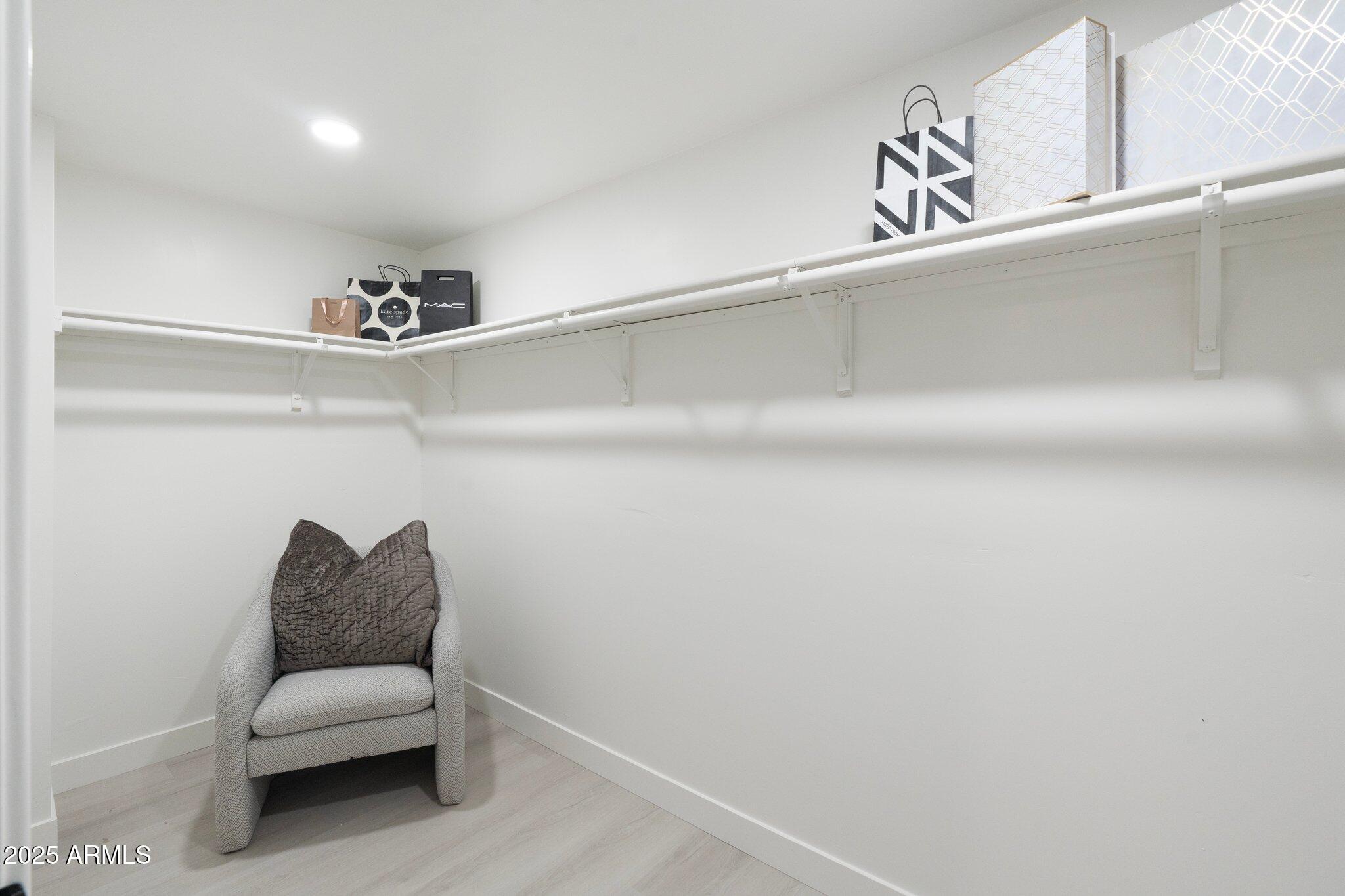 1535 W BERRIDGE Lane