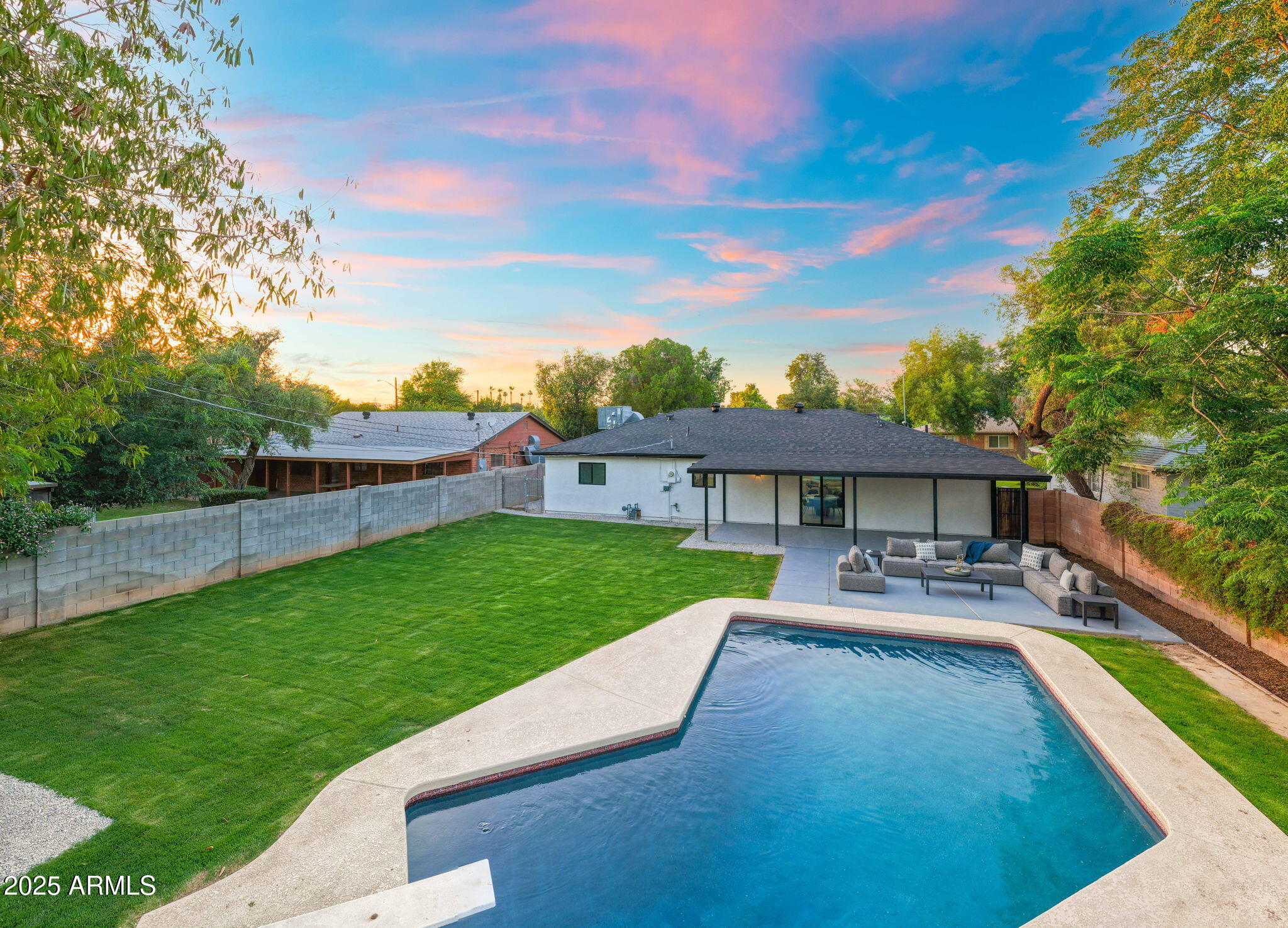 1535 W BERRIDGE Lane