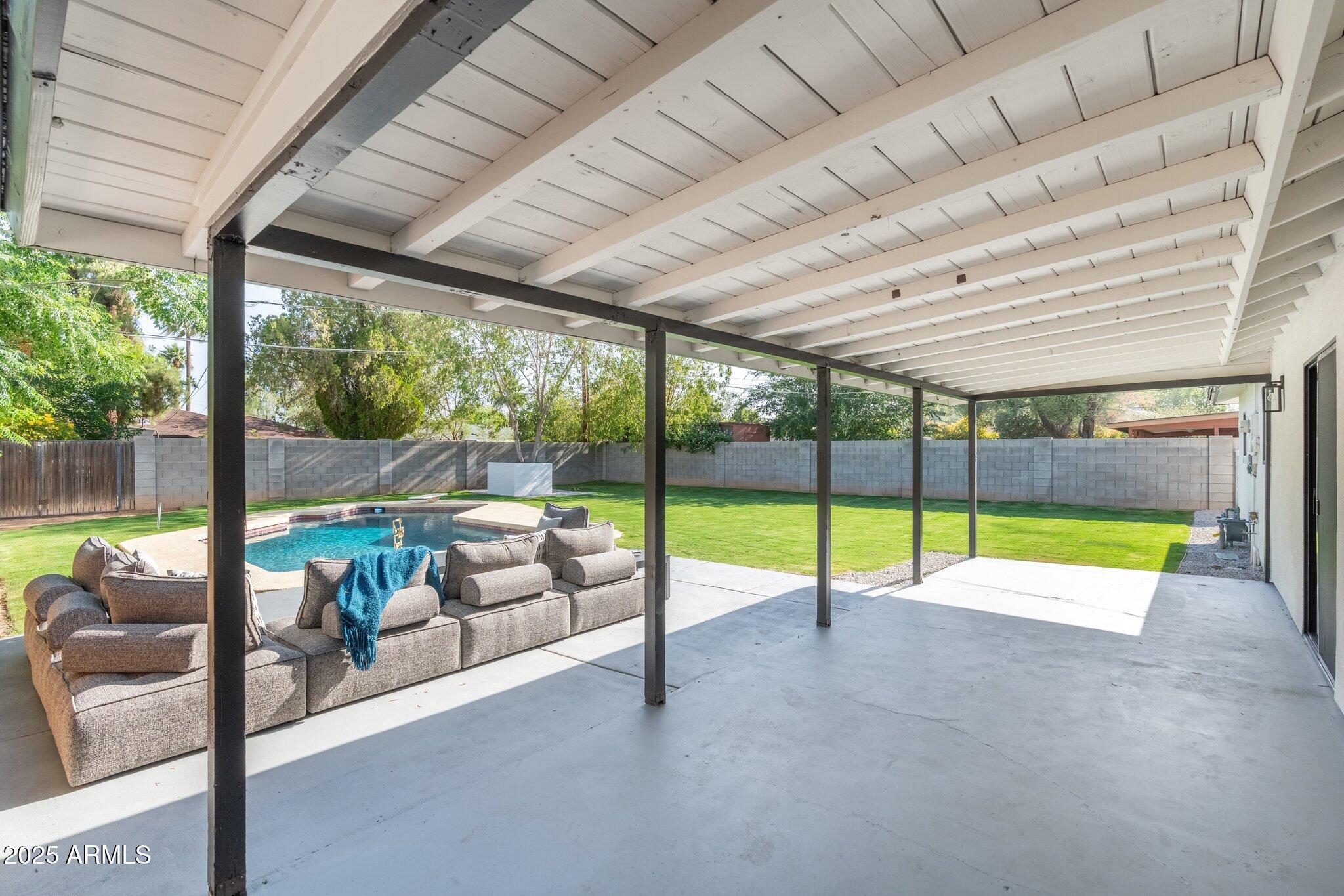 1535 W BERRIDGE Lane