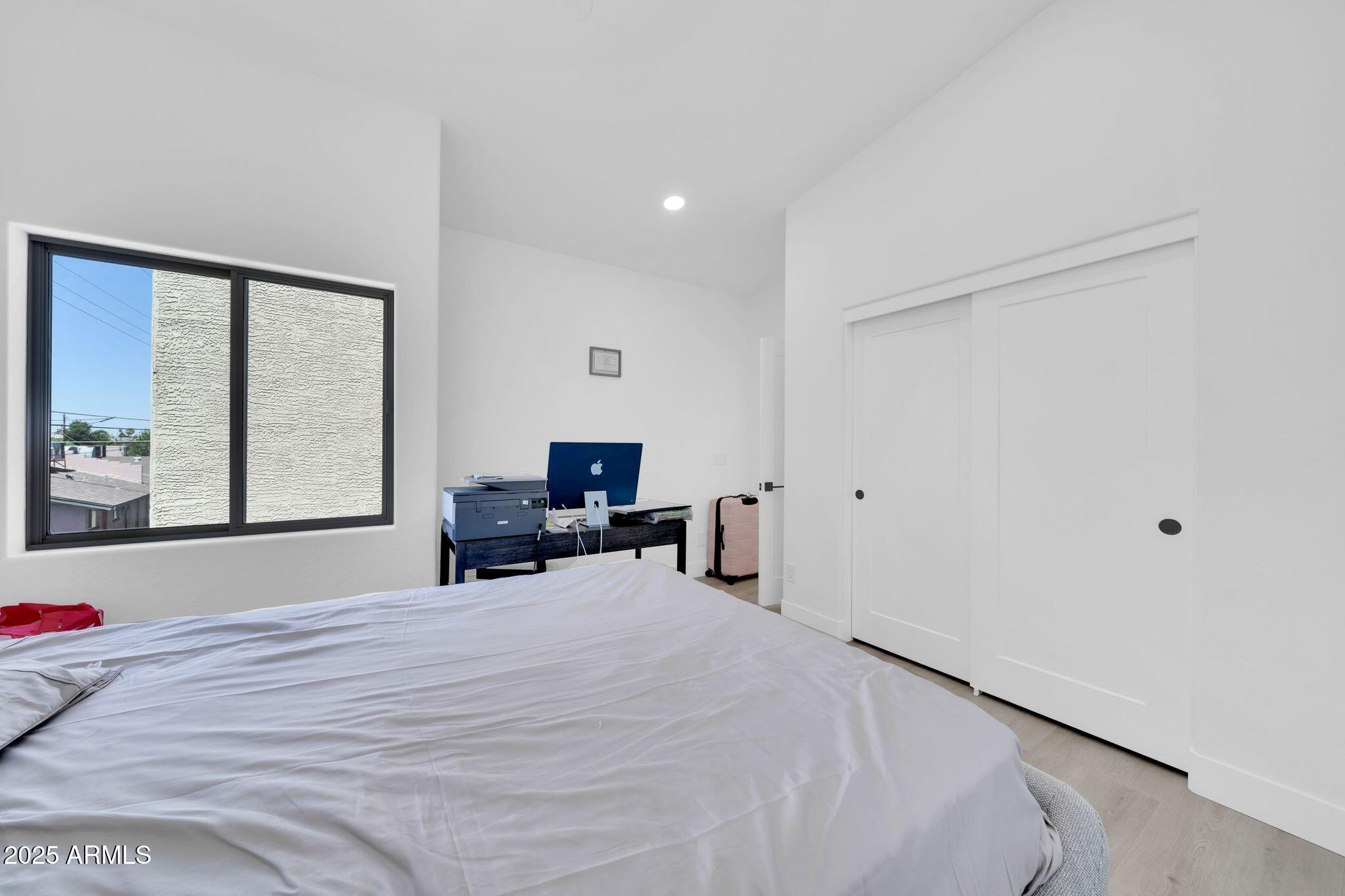 3034 N 39TH Street, 12