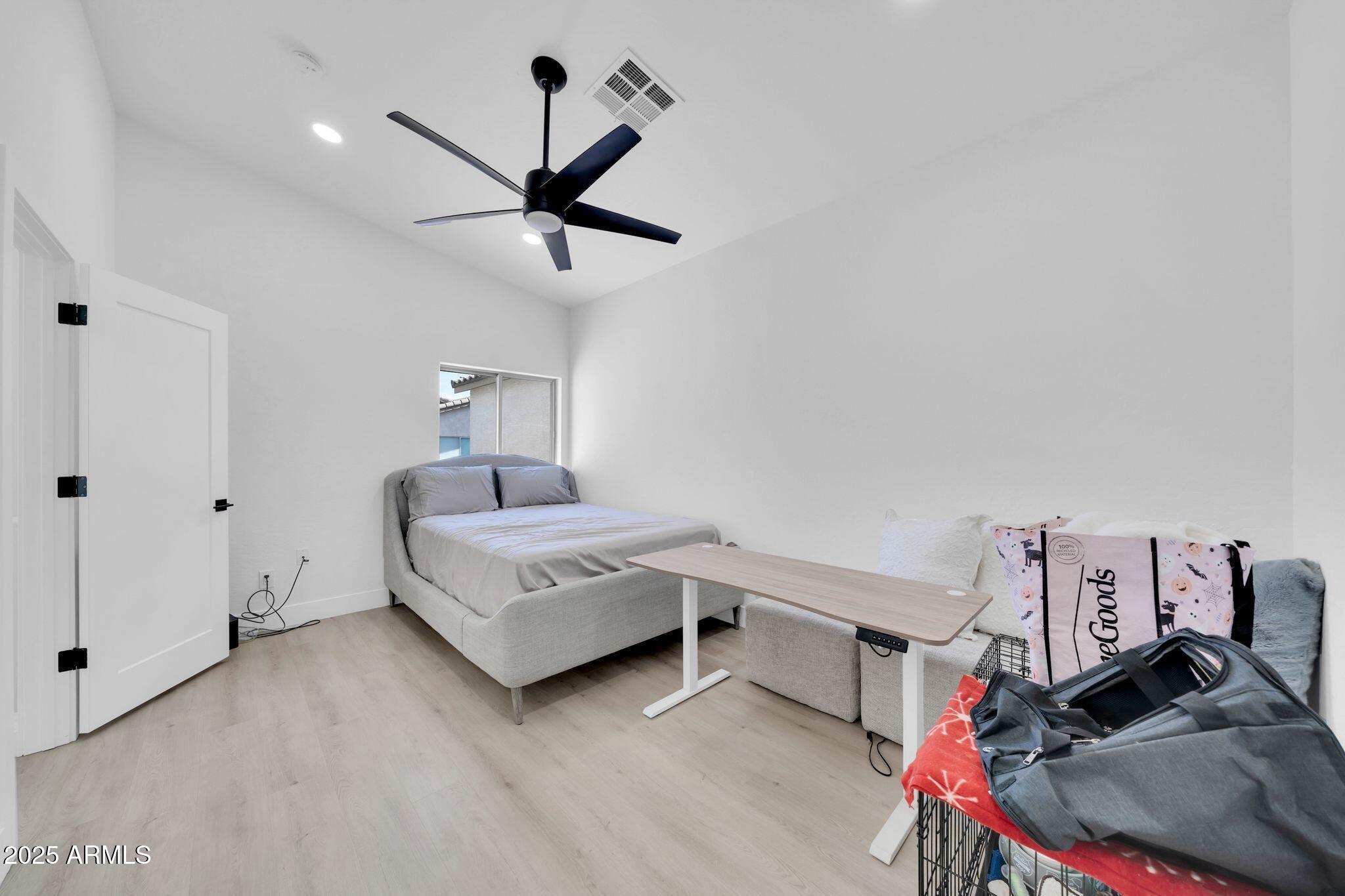 3034 N 39TH Street, 12