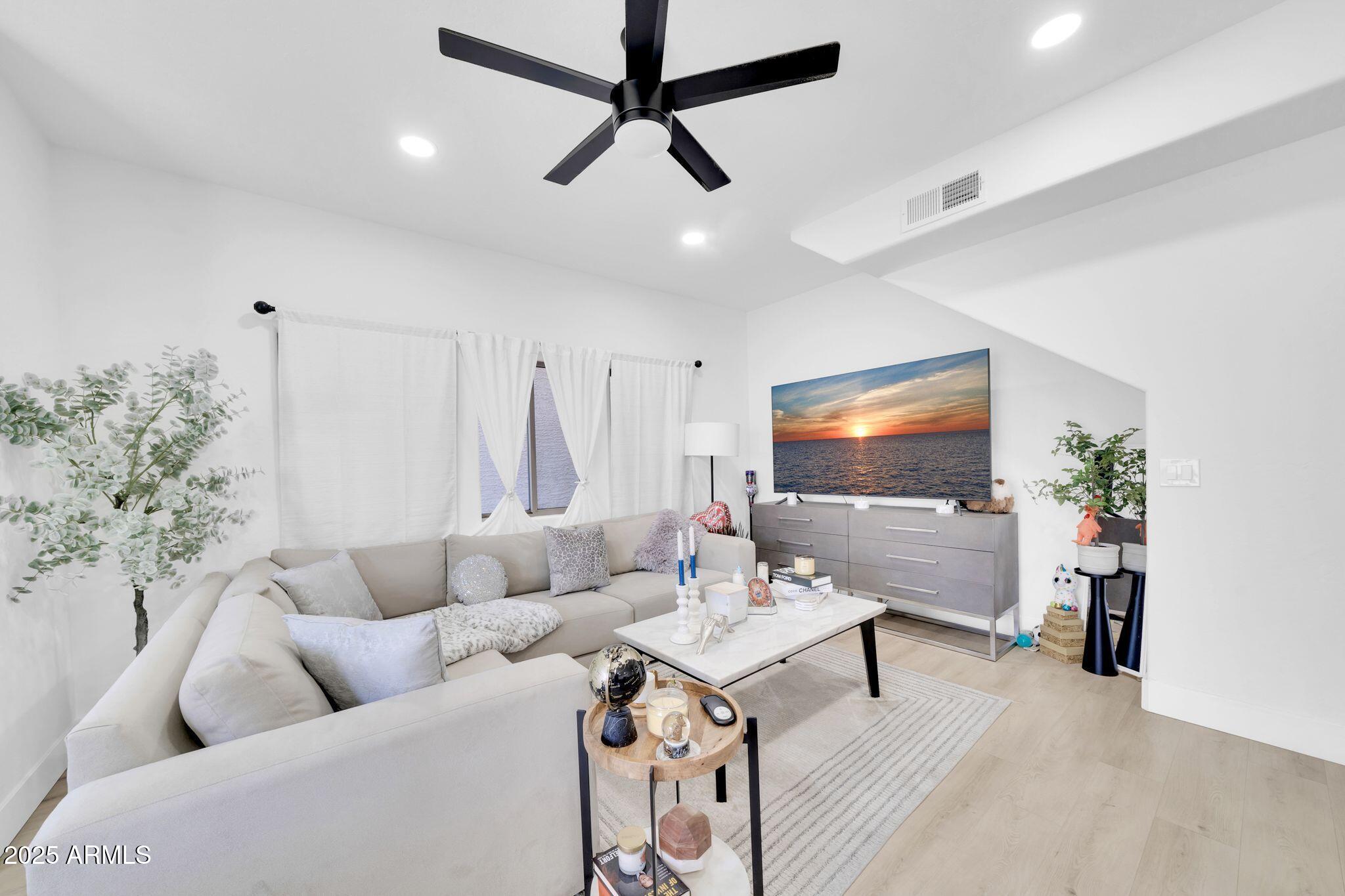 3034 N 39TH Street, 12