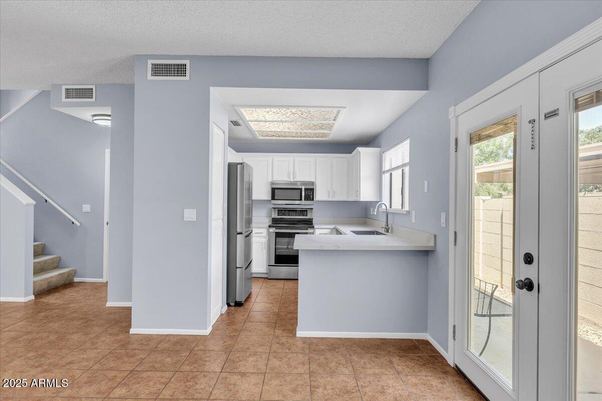 2954 N OREGON Street, 6